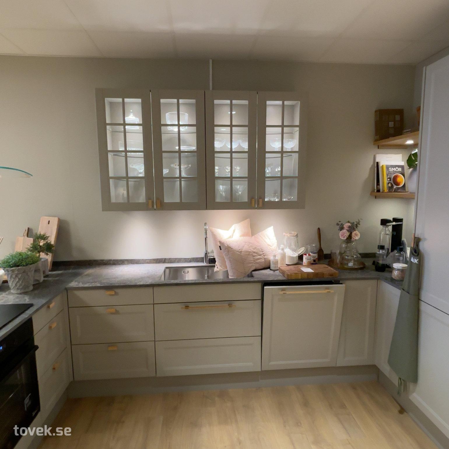 Slider image 3
