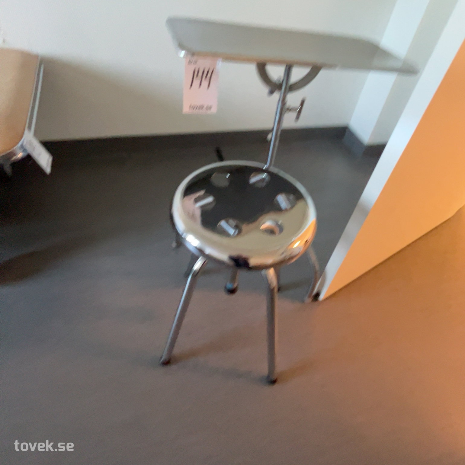 Pall och bord, rostfritt | Toveks Auktioner & Internetauktioner ...