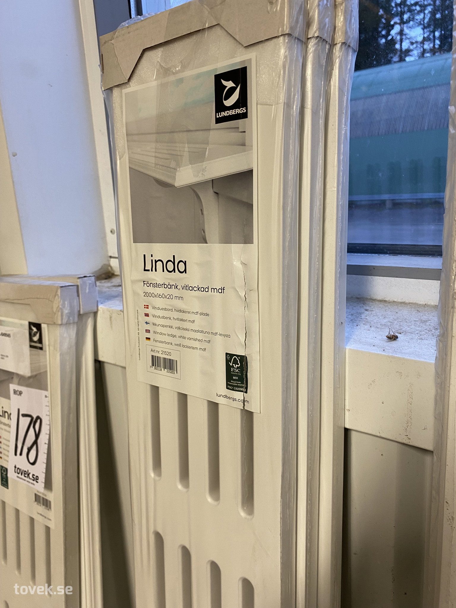 Fönsterbänk vitlackade 3 st på auktion i Gnarp hos Toveks Auktioner