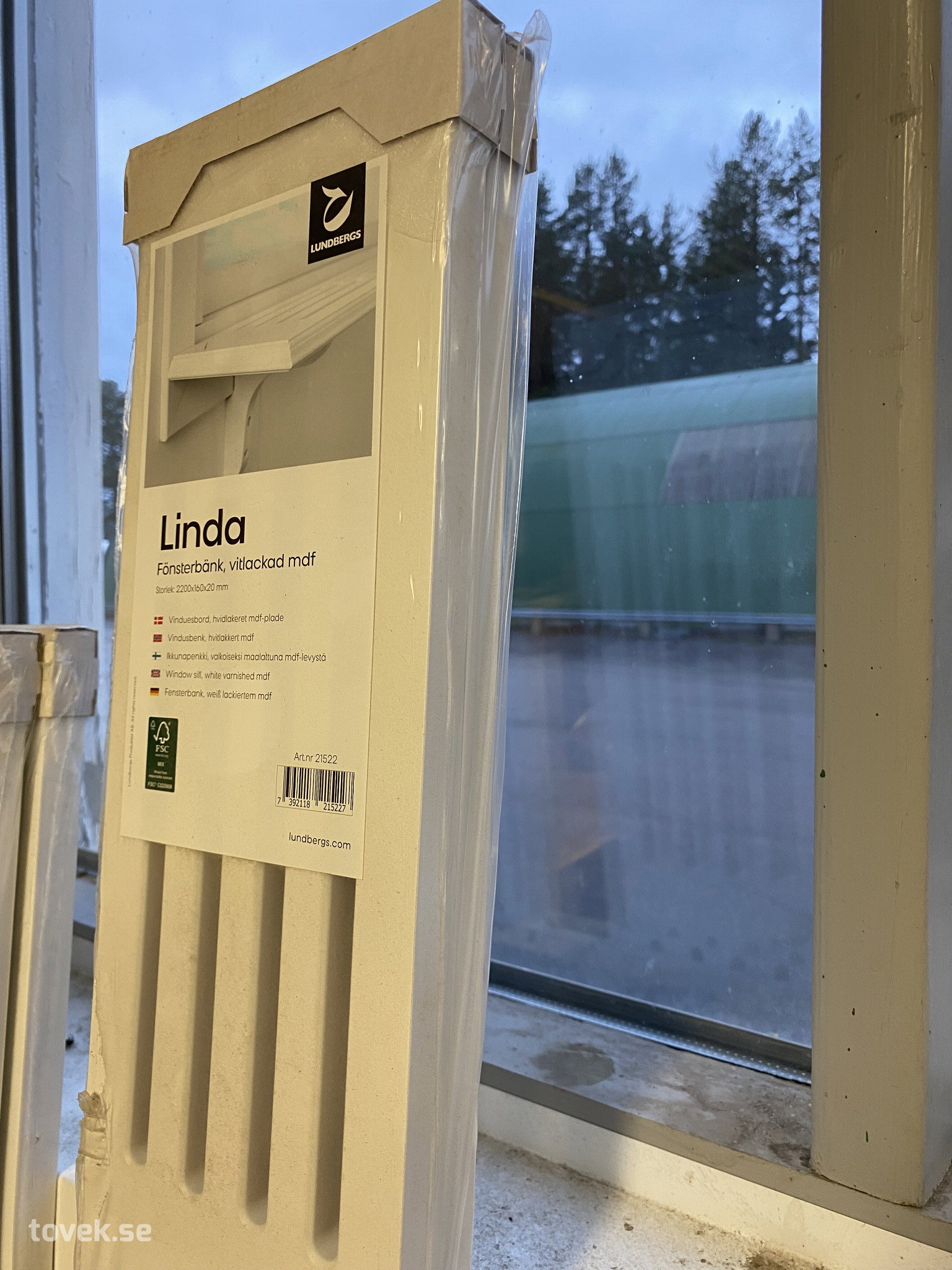 Fönsterbänk vitlackade 2 st på auktion i Gnarp hos Toveks Auktioner