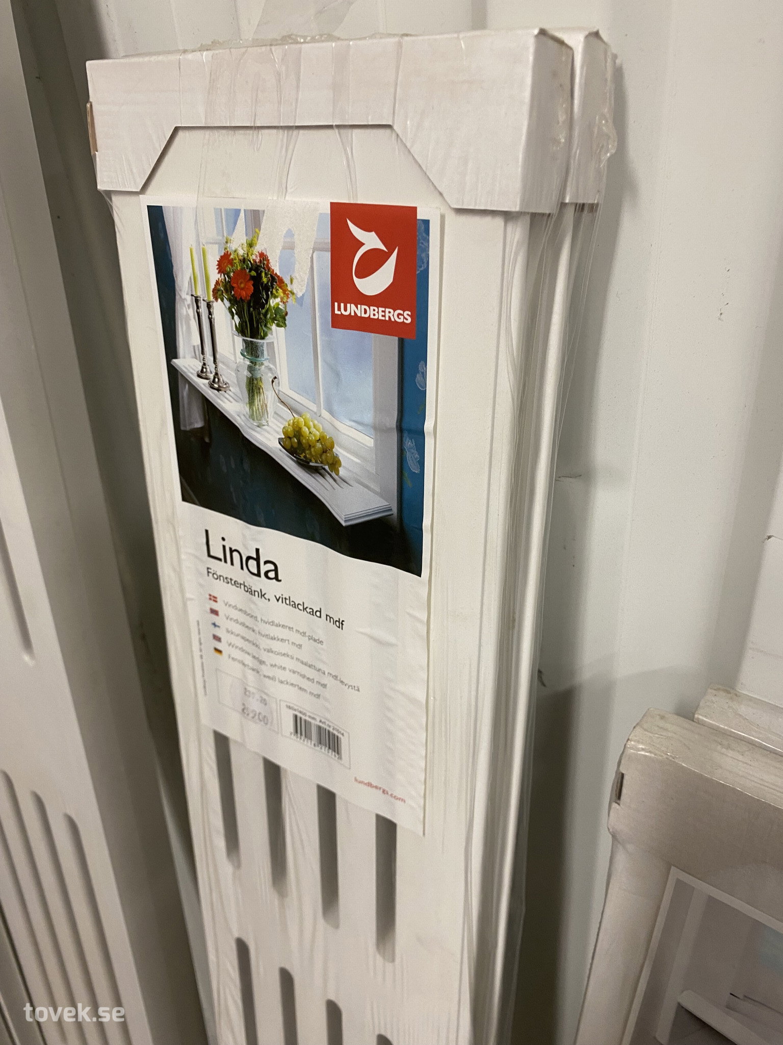 Fönsterbänk vitlackade 2 st på auktion i Gnarp hos Toveks Auktioner