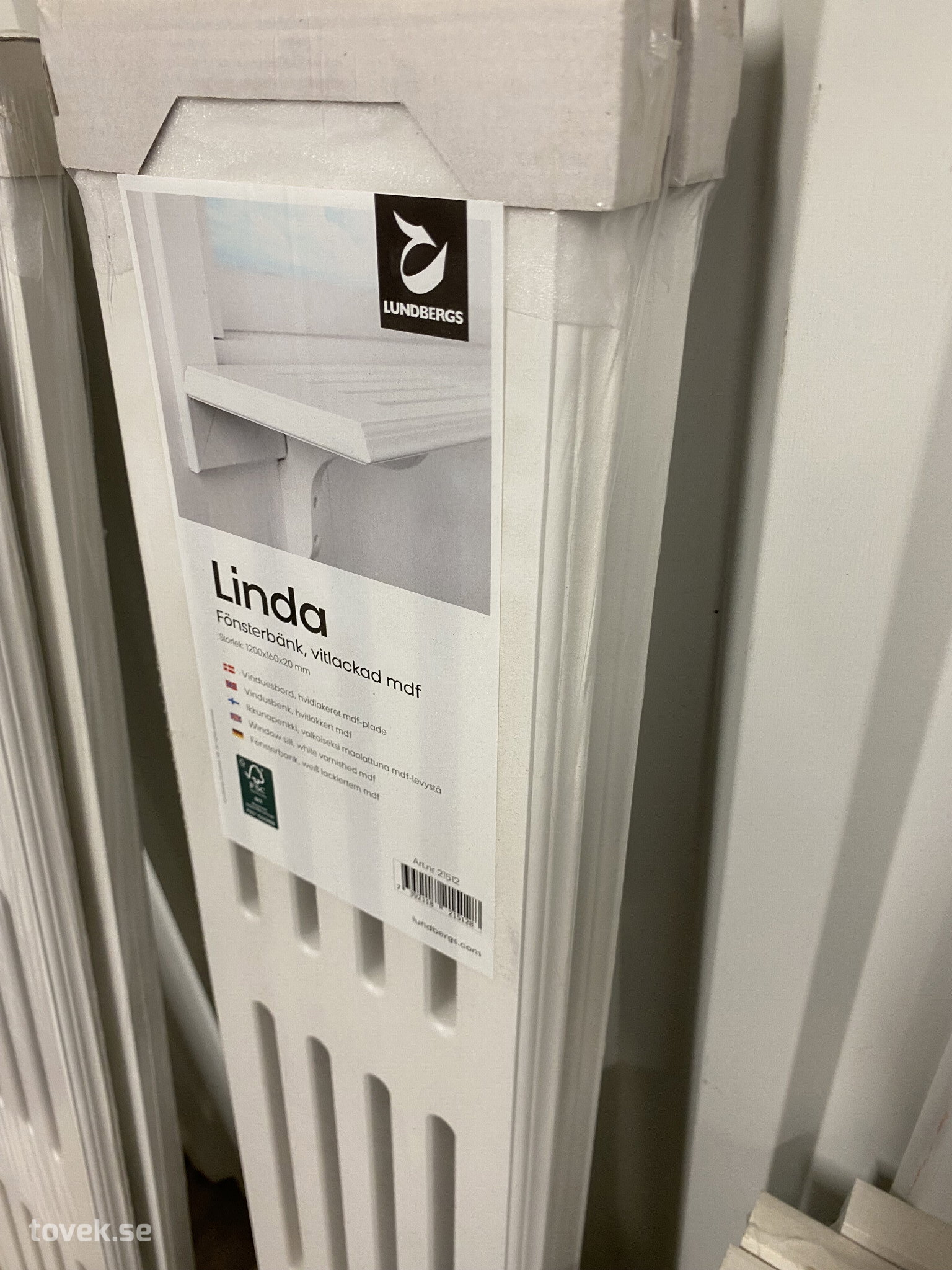 Fönsterbänk vitlackade 2 st på auktion i Gnarp hos Toveks Auktioner
