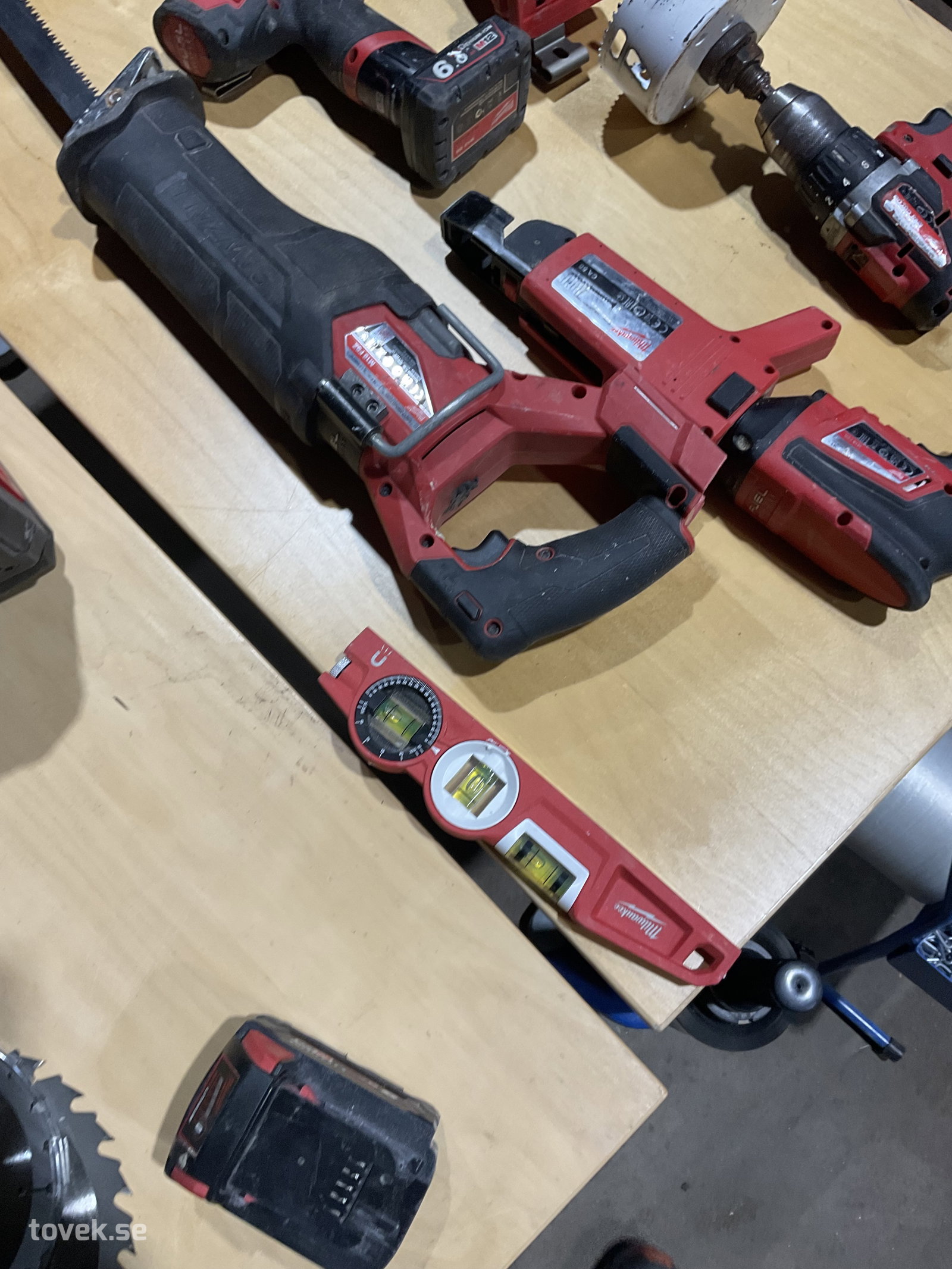 div-milwaukee-maskiner-ink-batterier-laddare-toveks-auktioner
