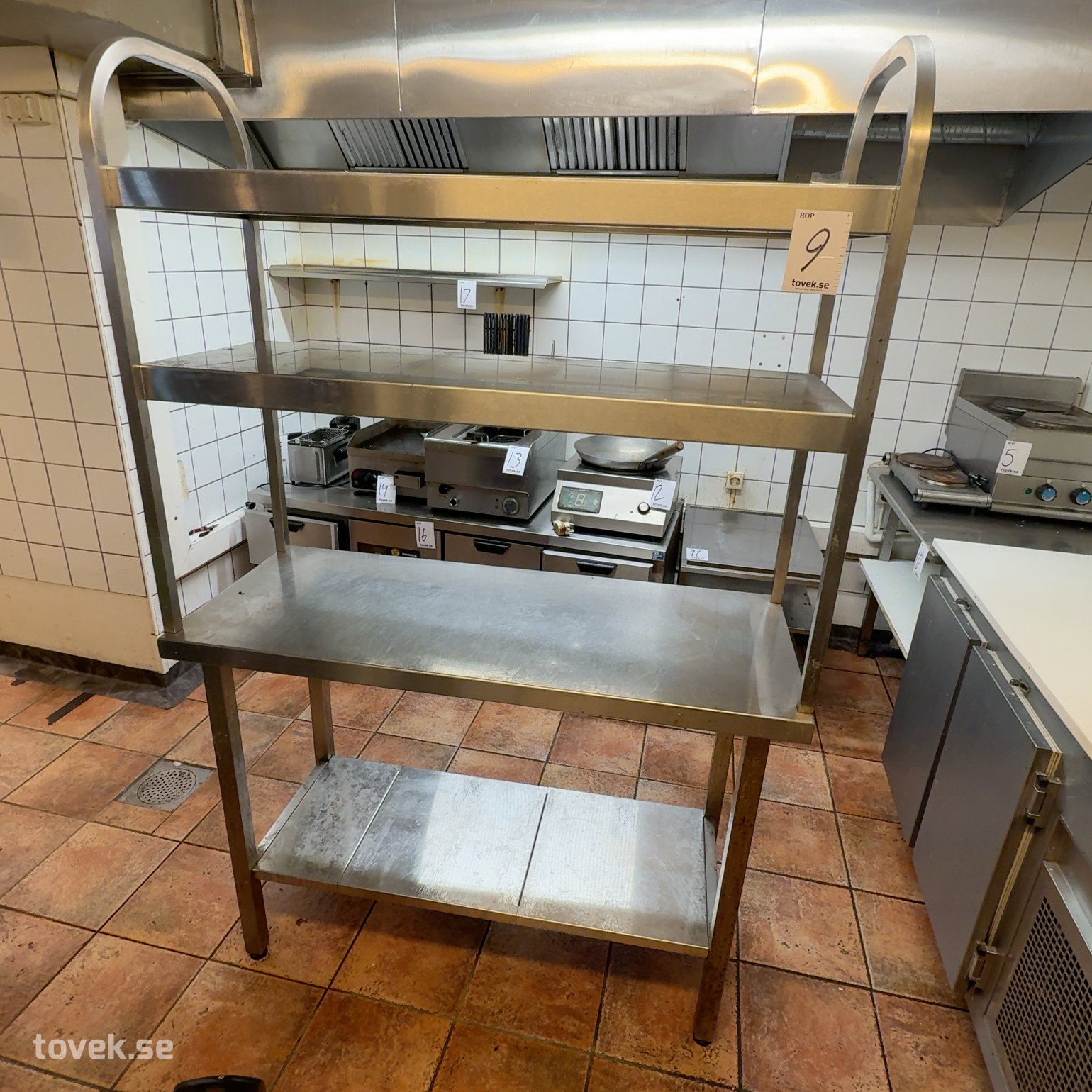 Rostfri bänk med hylla