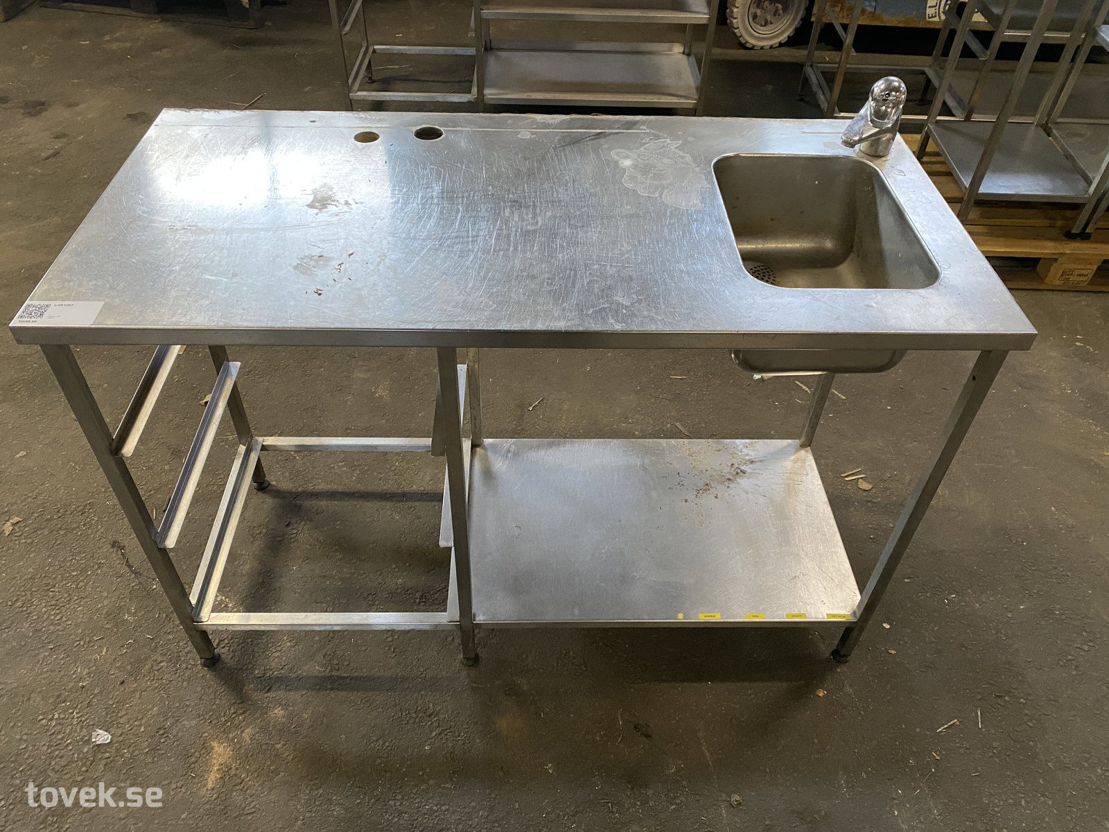 Rostfri diskbänk, ca 137x65cm på auktion i Ätran hos Toveks Auktioner