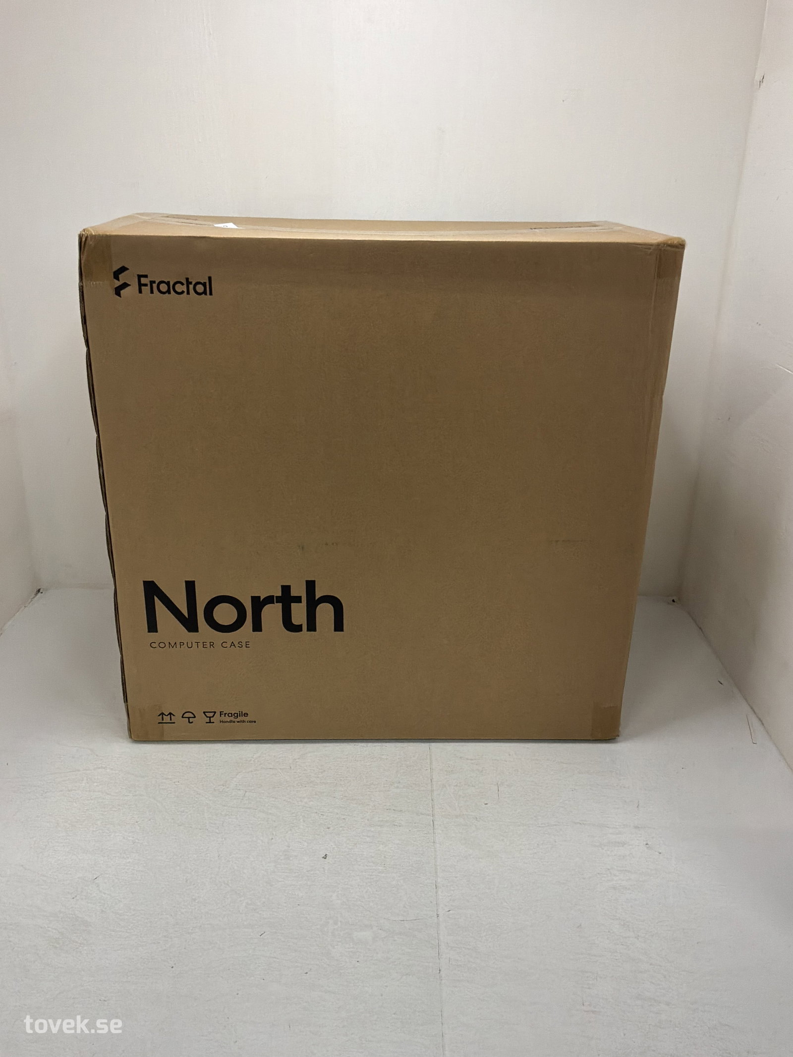 Datorchassi, Fractal, North på auktion i Ätran hos Toveks Auktioner