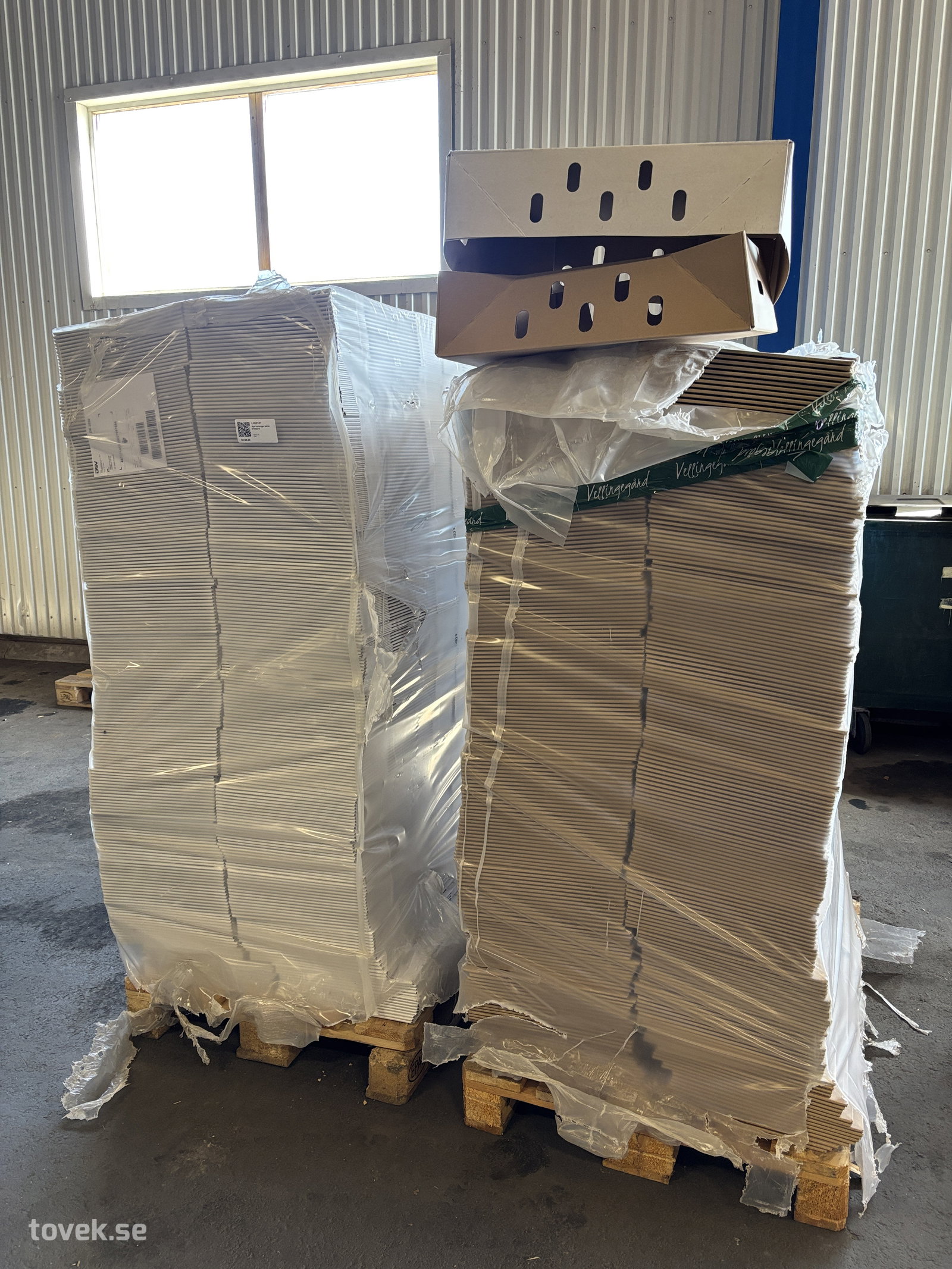 Nya kartonger 840 st 57x35x15 på auktion i Ätran hos Toveks Auktioner