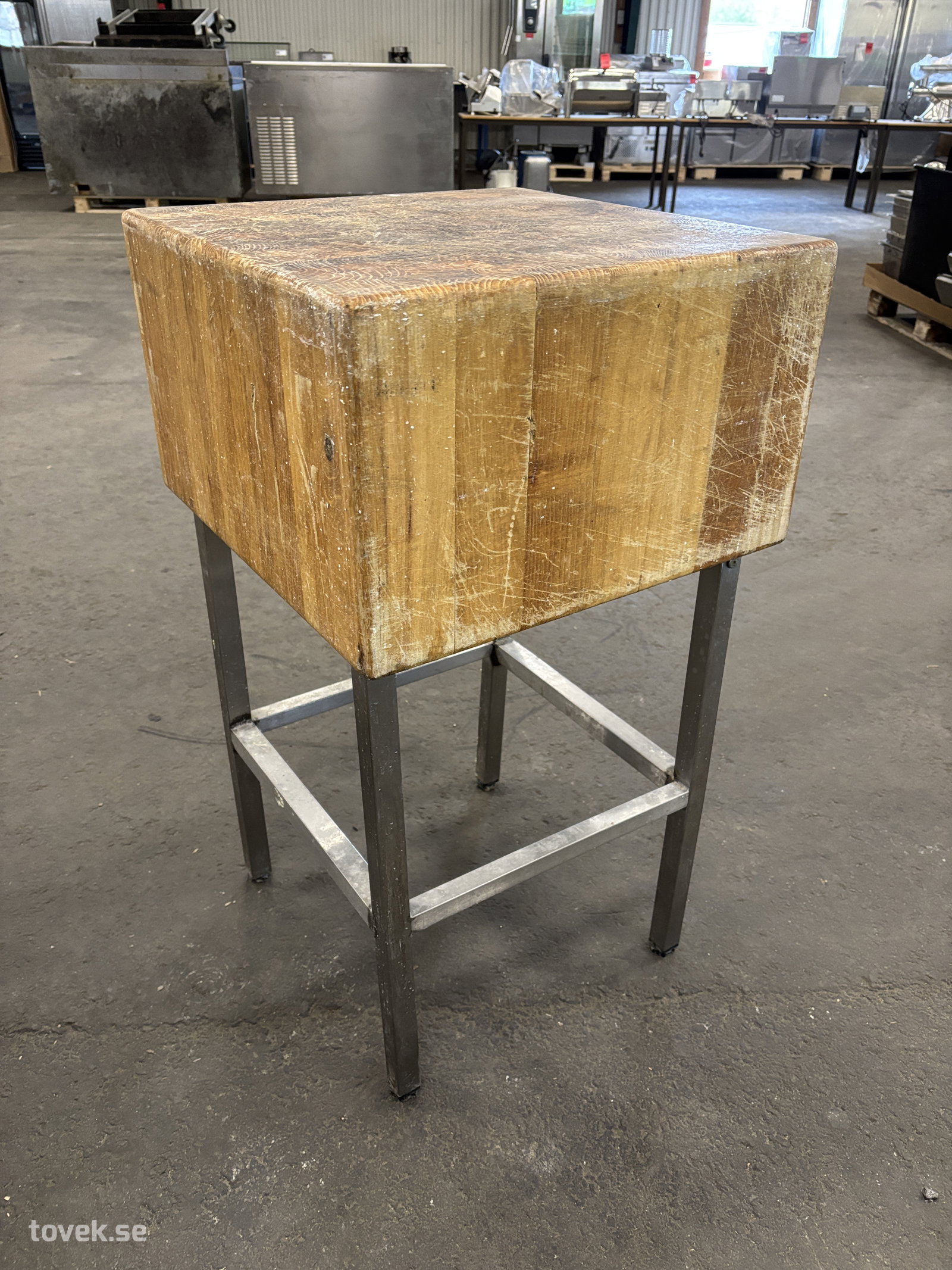 Köttkubbe ca 50x50cm på auktion i Ätran hos Toveks Auktioner