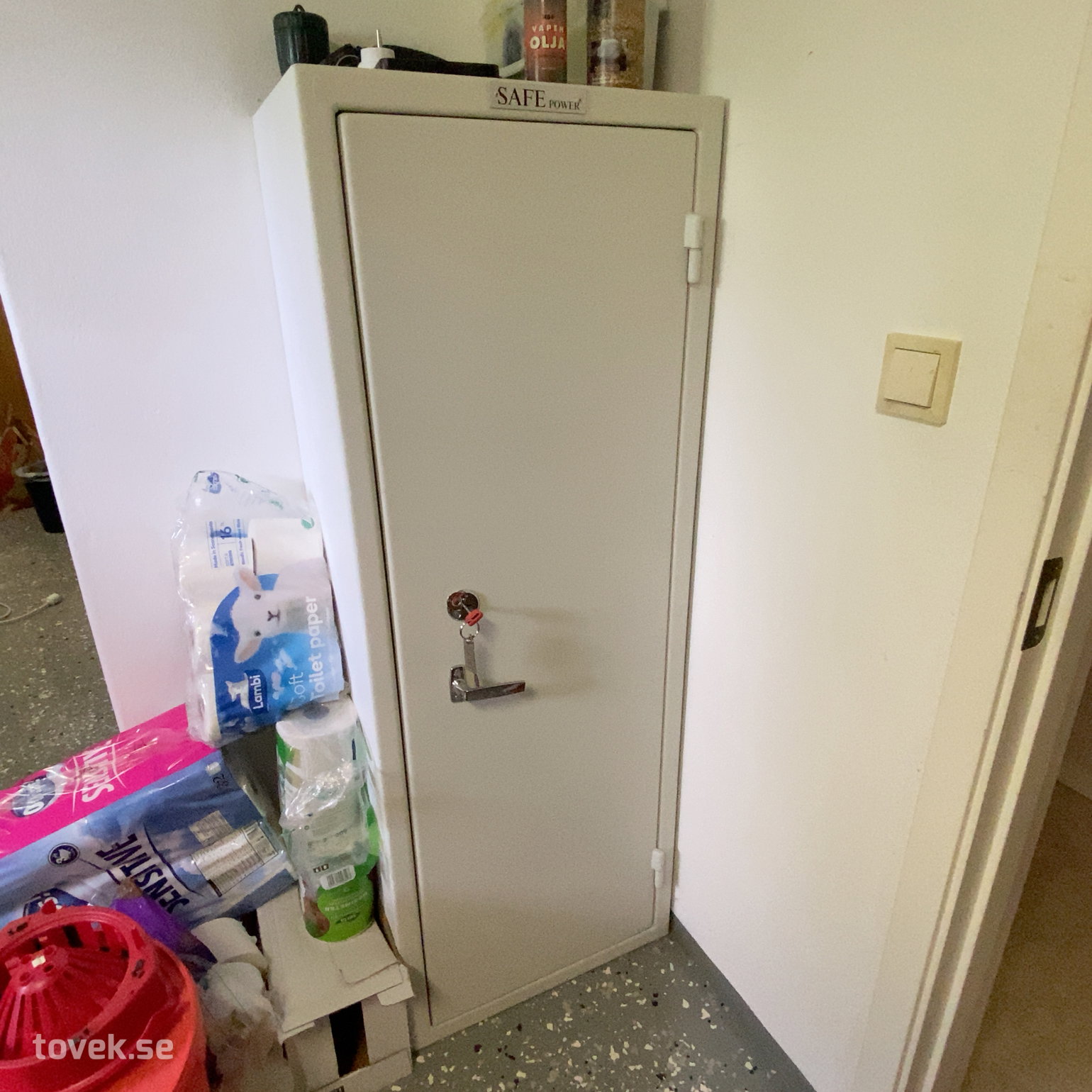 Vapenskåp. Ej innehåll!