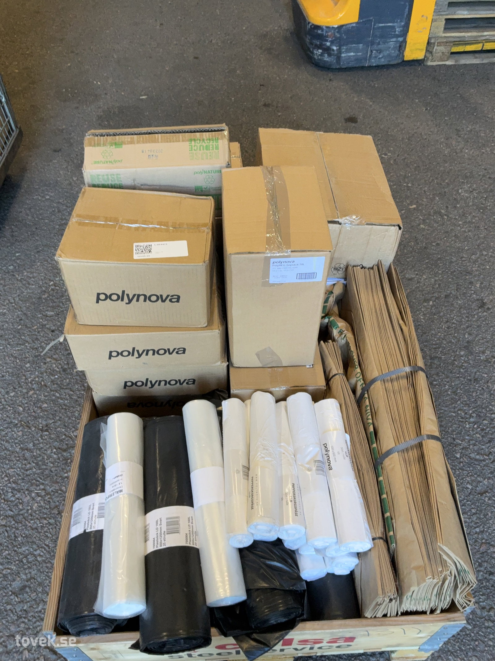 Plast och papperspåsar på auktion i Ätran hos Toveks Auktioner