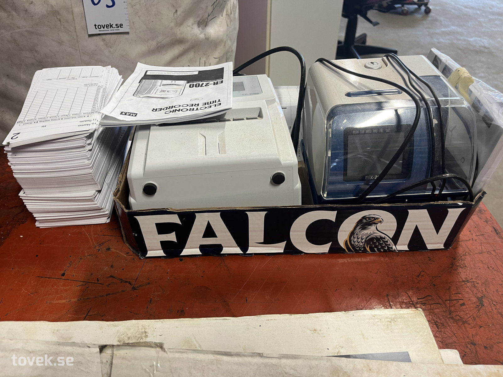 Elektroniska tidsregistreringssystem MAX ER-2700 och Amano PIX-200, för stämpling och tidsregistrering