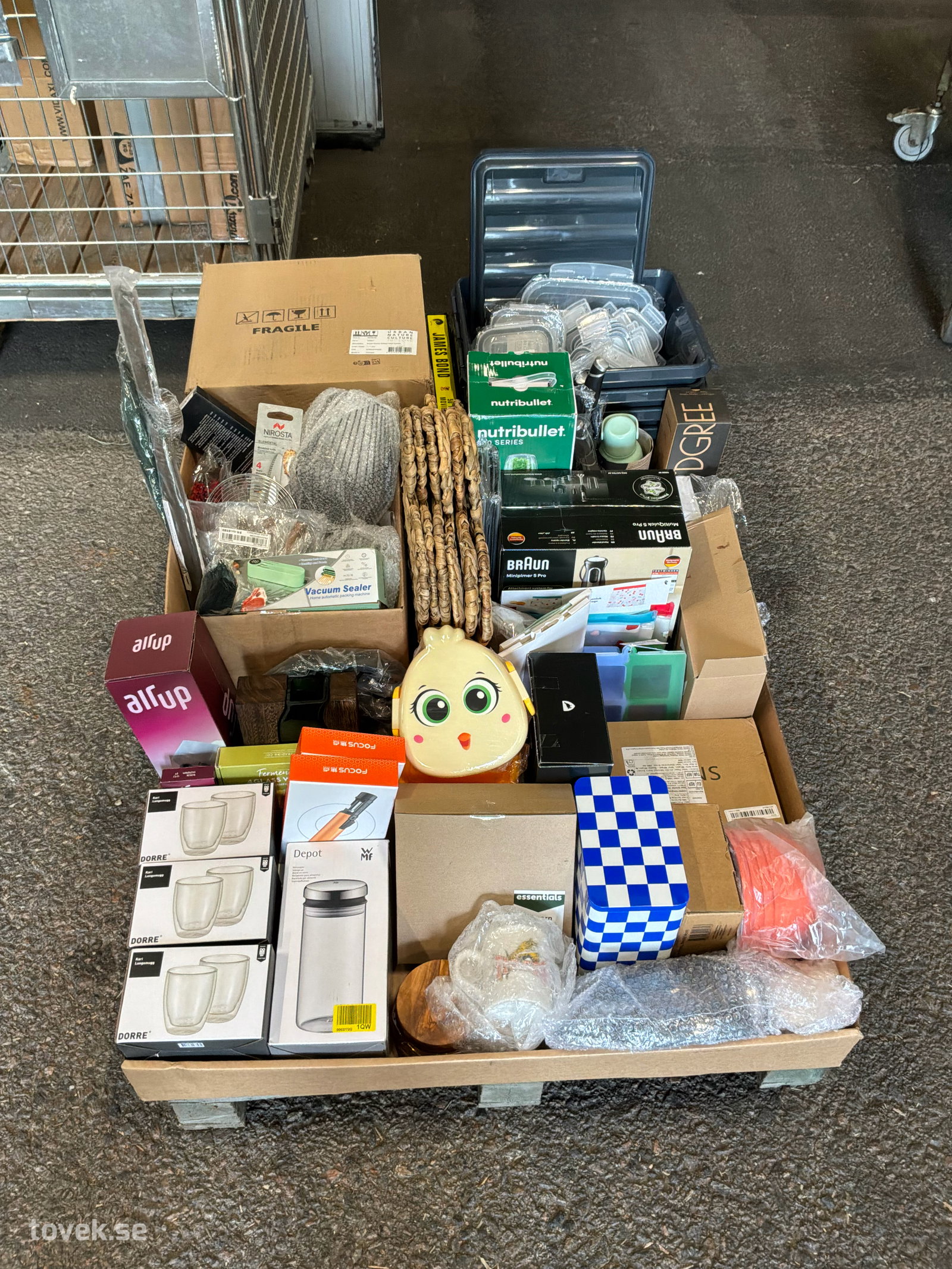 Till hemmet, bordstabletter, air up, glas, m.m på auktion i Ätran hos Toveks Auktioner