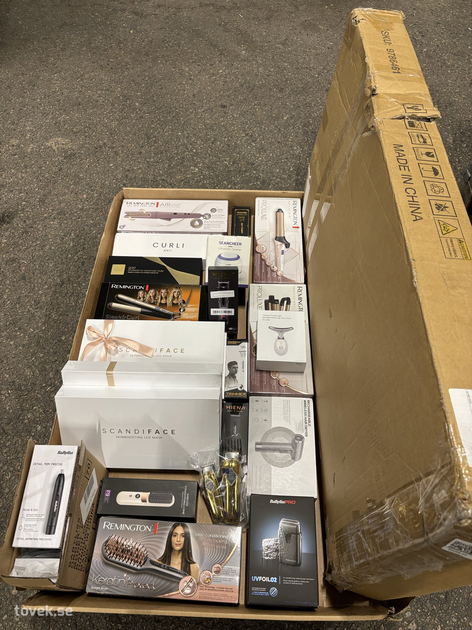 Hårstylingsverktyg, ledmasker, sminkspegel, rakapparat m.m på auktion i Ätran hos Toveks Auktioner