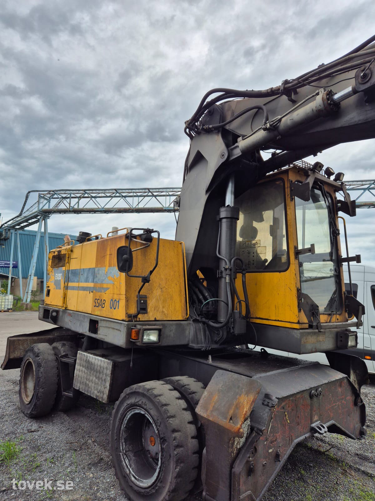 Grävmaskin Volvo EW200 med tandskopa, 1998