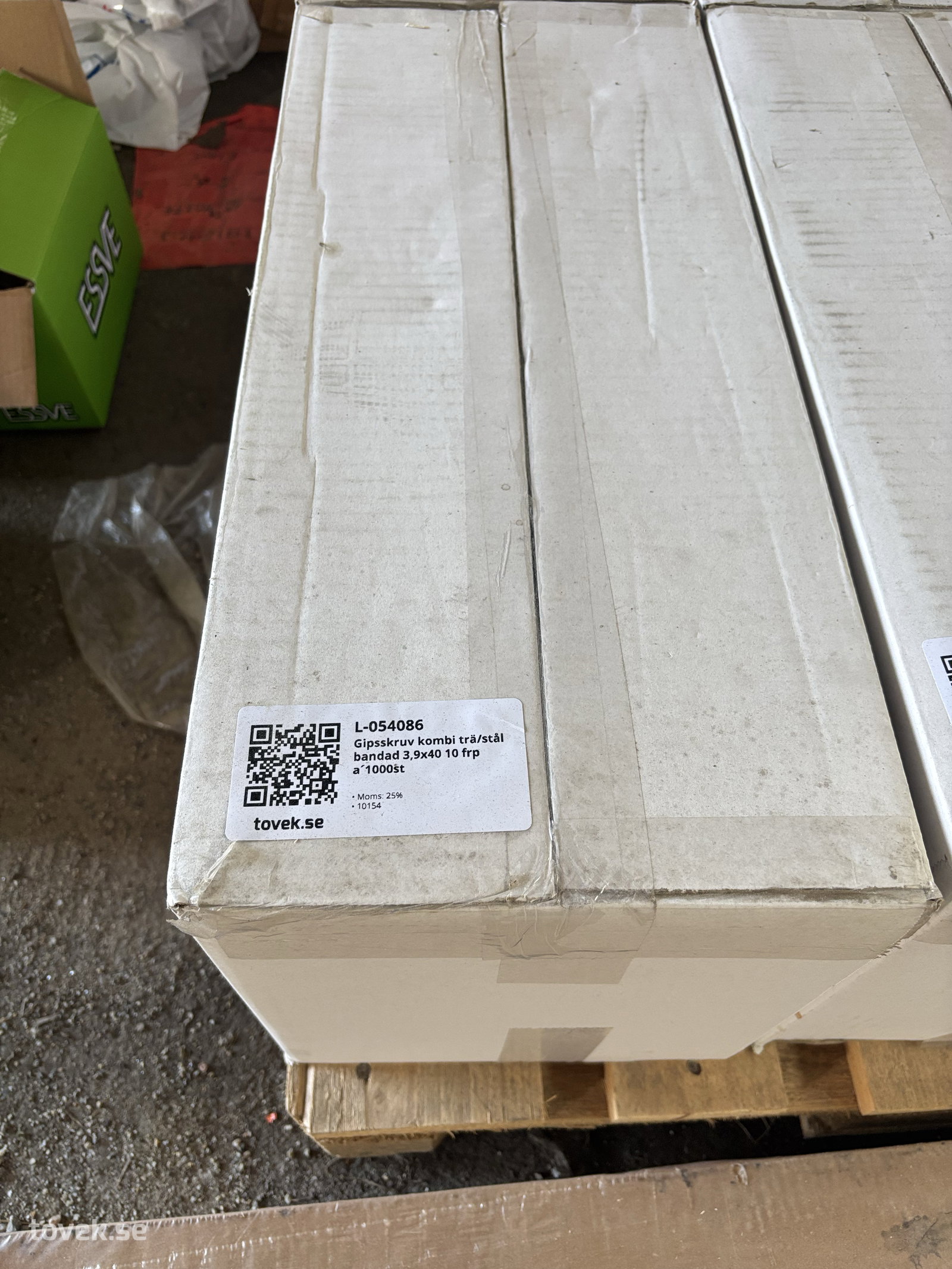 Gipsskruv kombi trä/stål bandad 3,9x40, 10 förp a´1000 st på auktion i Gnarp hos Toveks Auktioner