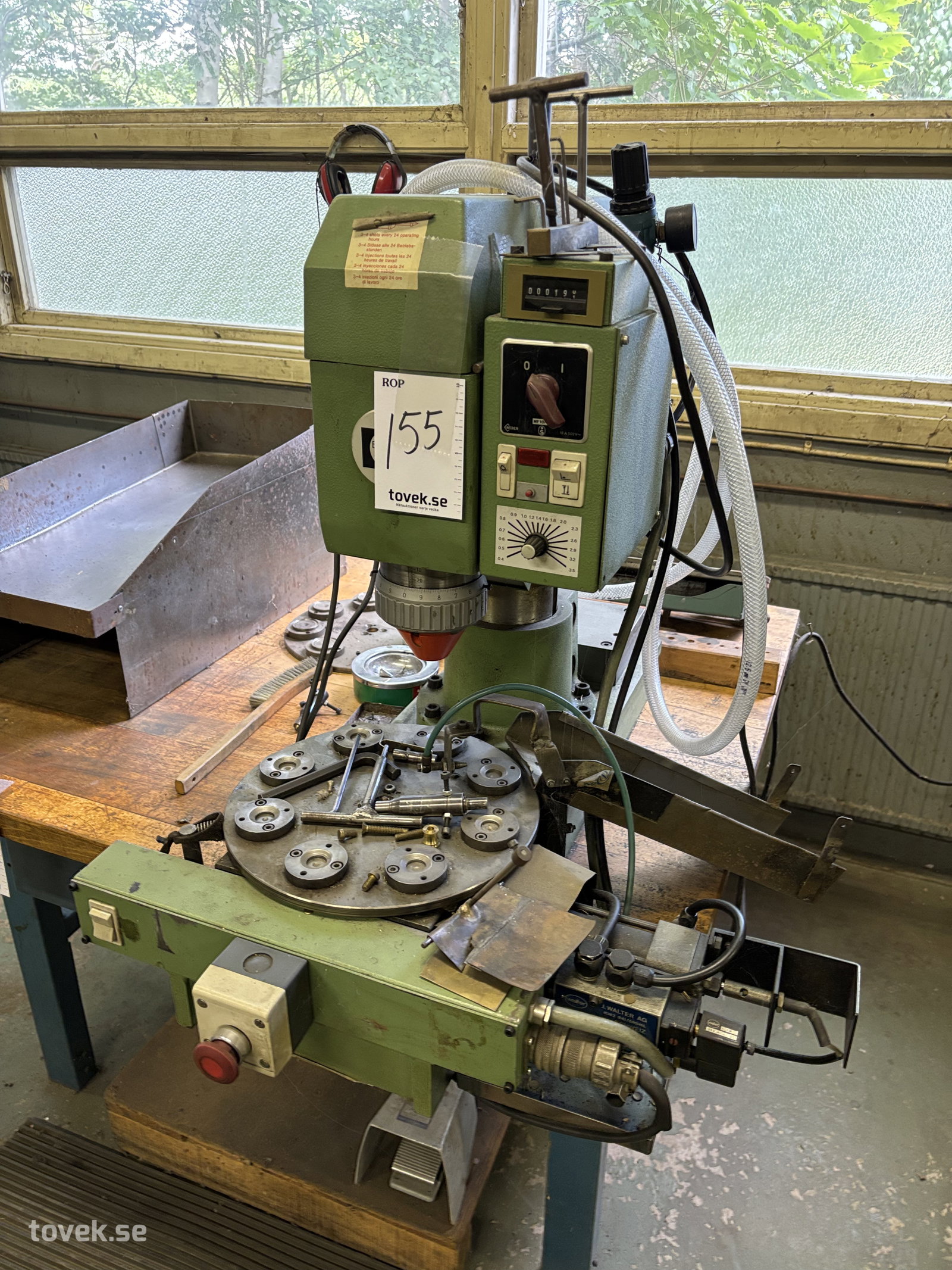Radialnitmaskin, Bräcker RN 102 med rullmatningsbord 