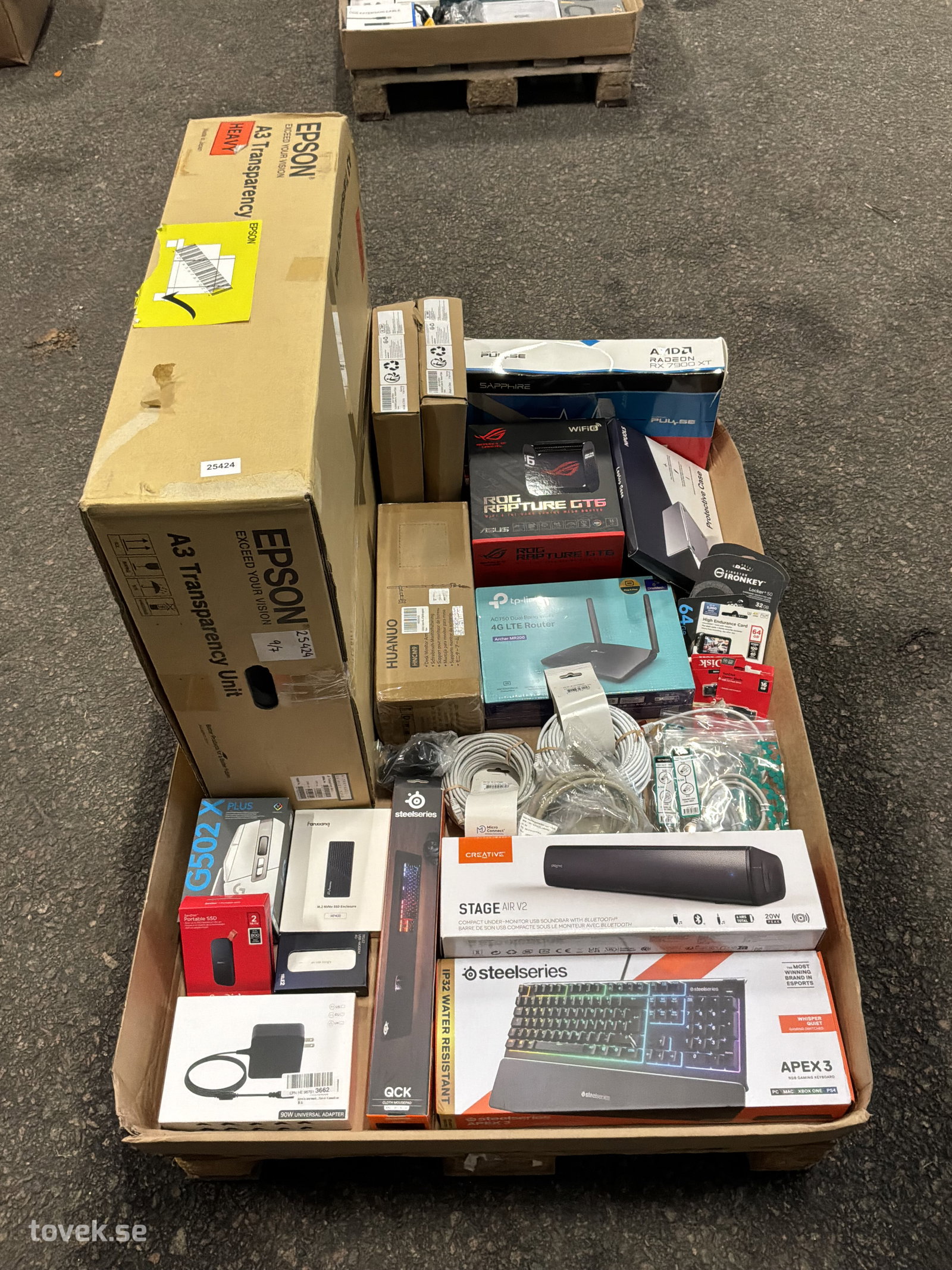 Datortillbehör, soundbar, router, m.m på auktion i Ätran hos Toveks Auktioner