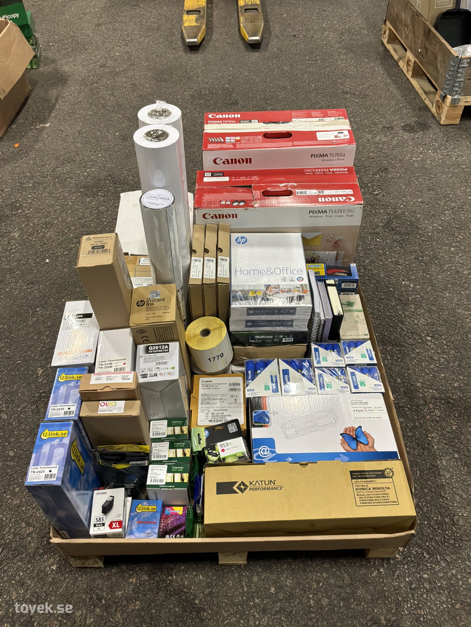 Bläckstråleskrivare, bläckpatroner, A4 papper, m.m på auktion i Ätran hos Toveks Auktioner
