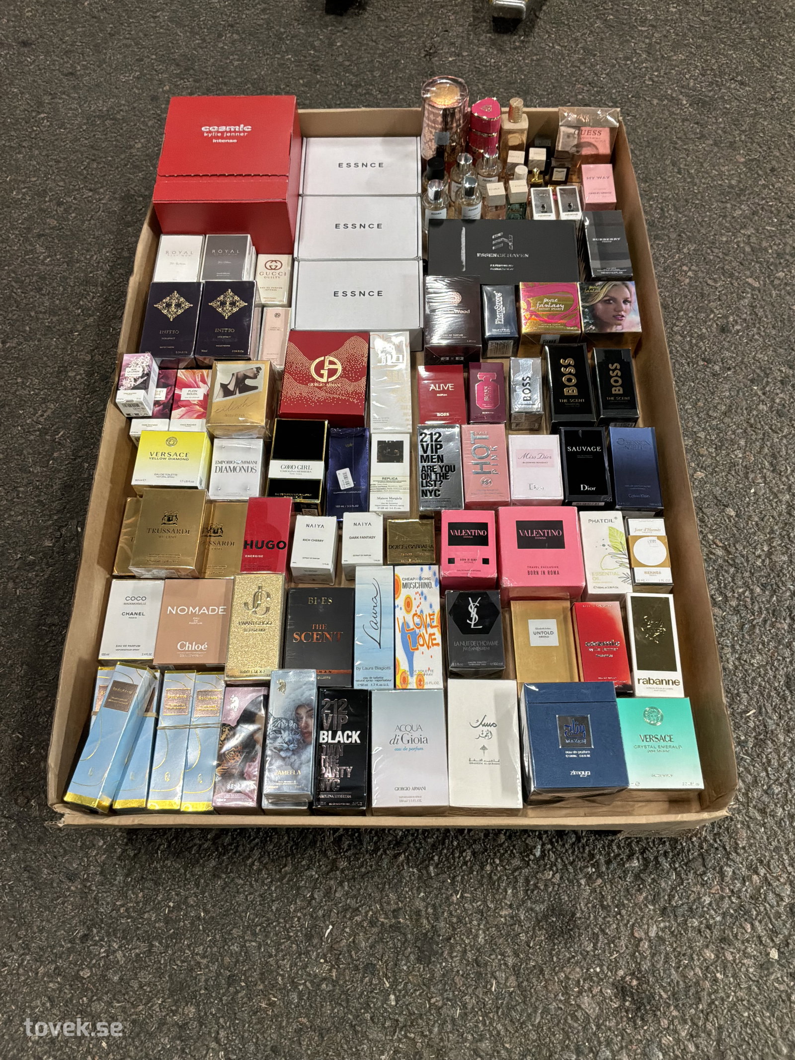 Parfymer ca 95st på auktion i Ätran hos Toveks Auktioner