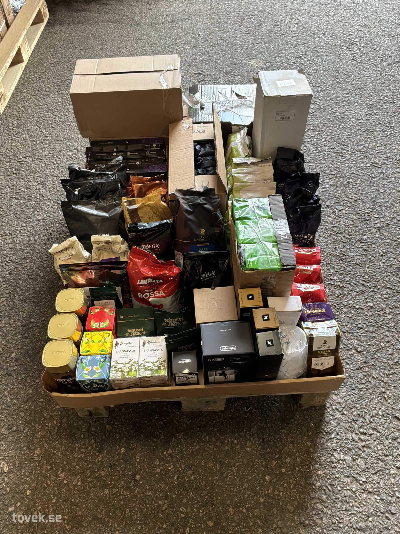 Kaffebönor, te, kaffefilter, m.m på auktion i Ätran hos Toveks Auktioner