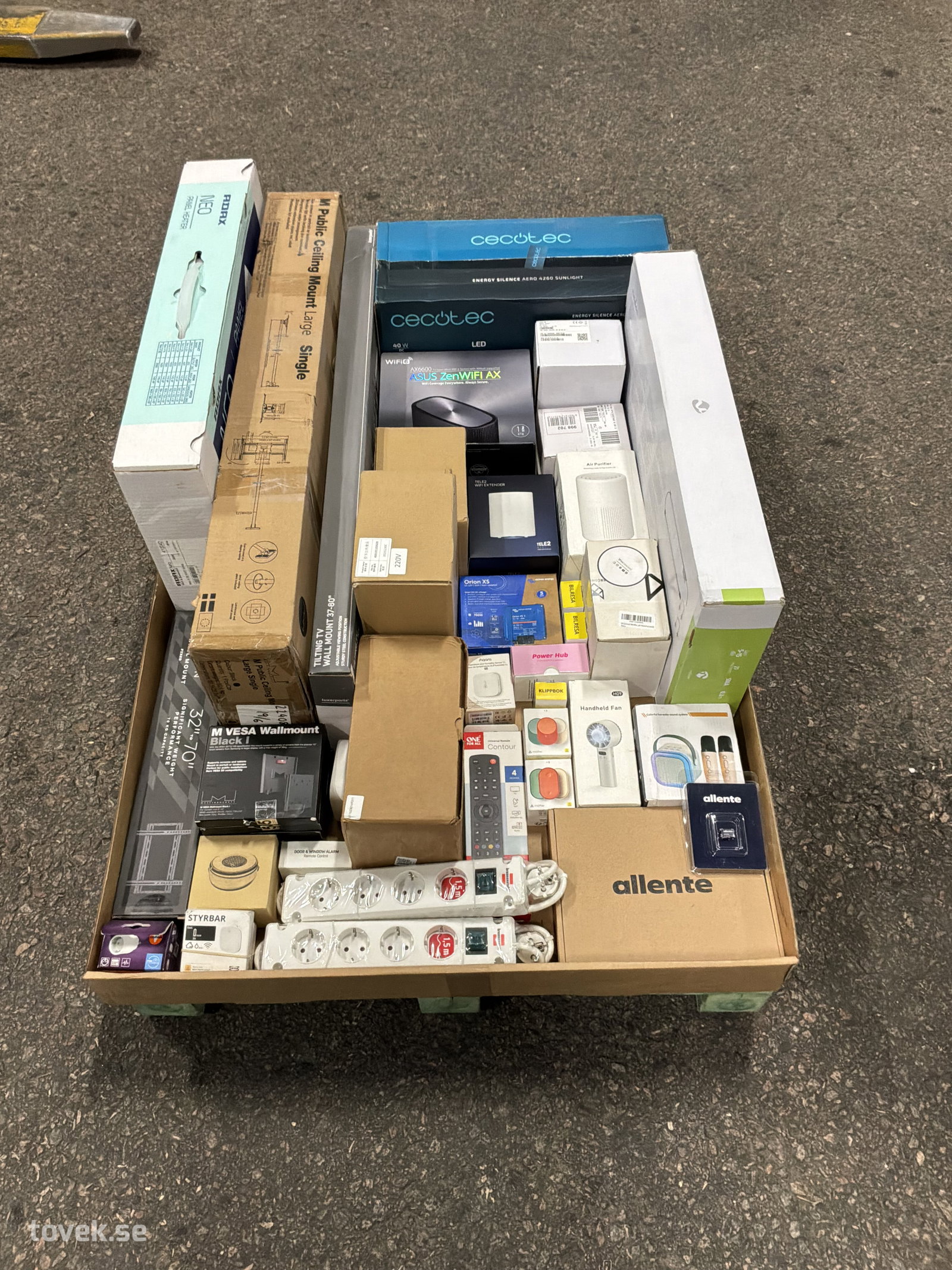 Hemelektronik, väggfäste, zenwifi, element, m.m på auktion i Ätran hos Toveks Auktioner