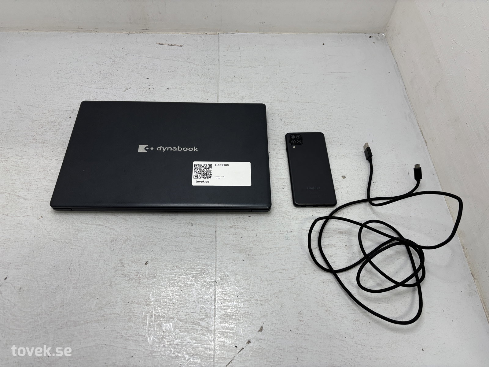 Laptop, Dynabook Satellite Pro C50-G-10M & mobiltelefon, Samsung Galaxy A12 med laddare på auktion i Ätran hos Toveks Auktioner