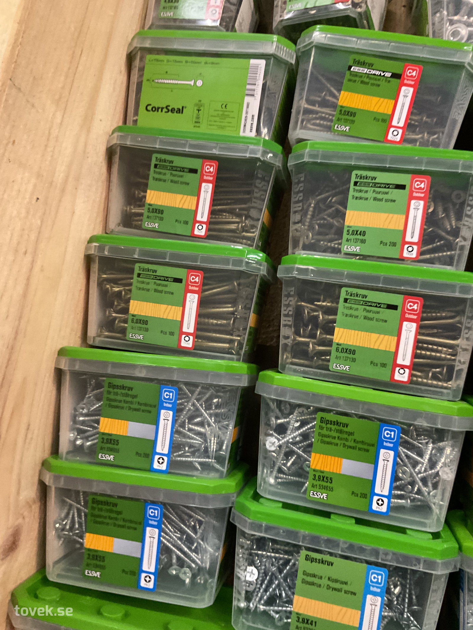 Div Skruv, trallskruv, spik mm i obrutna förpackningar