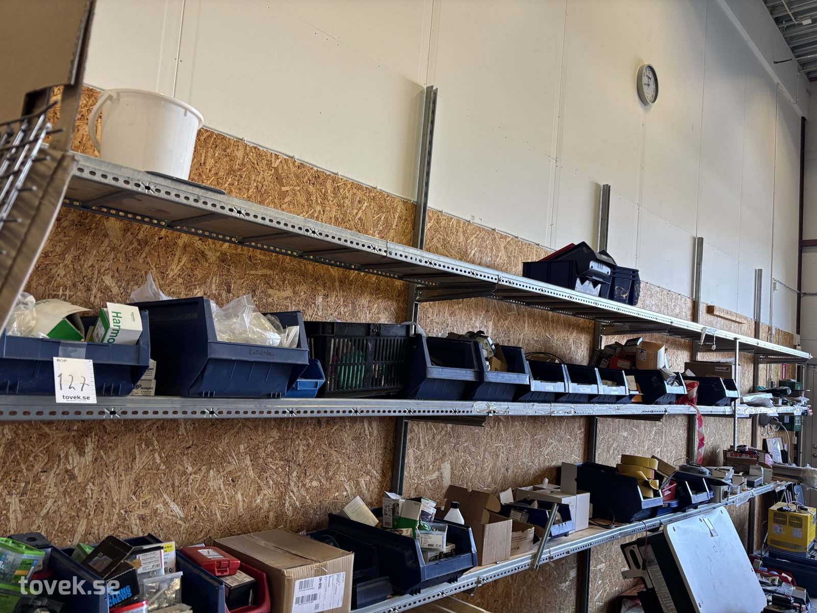 Allt på hyllorna blandat installationsmateriel 
