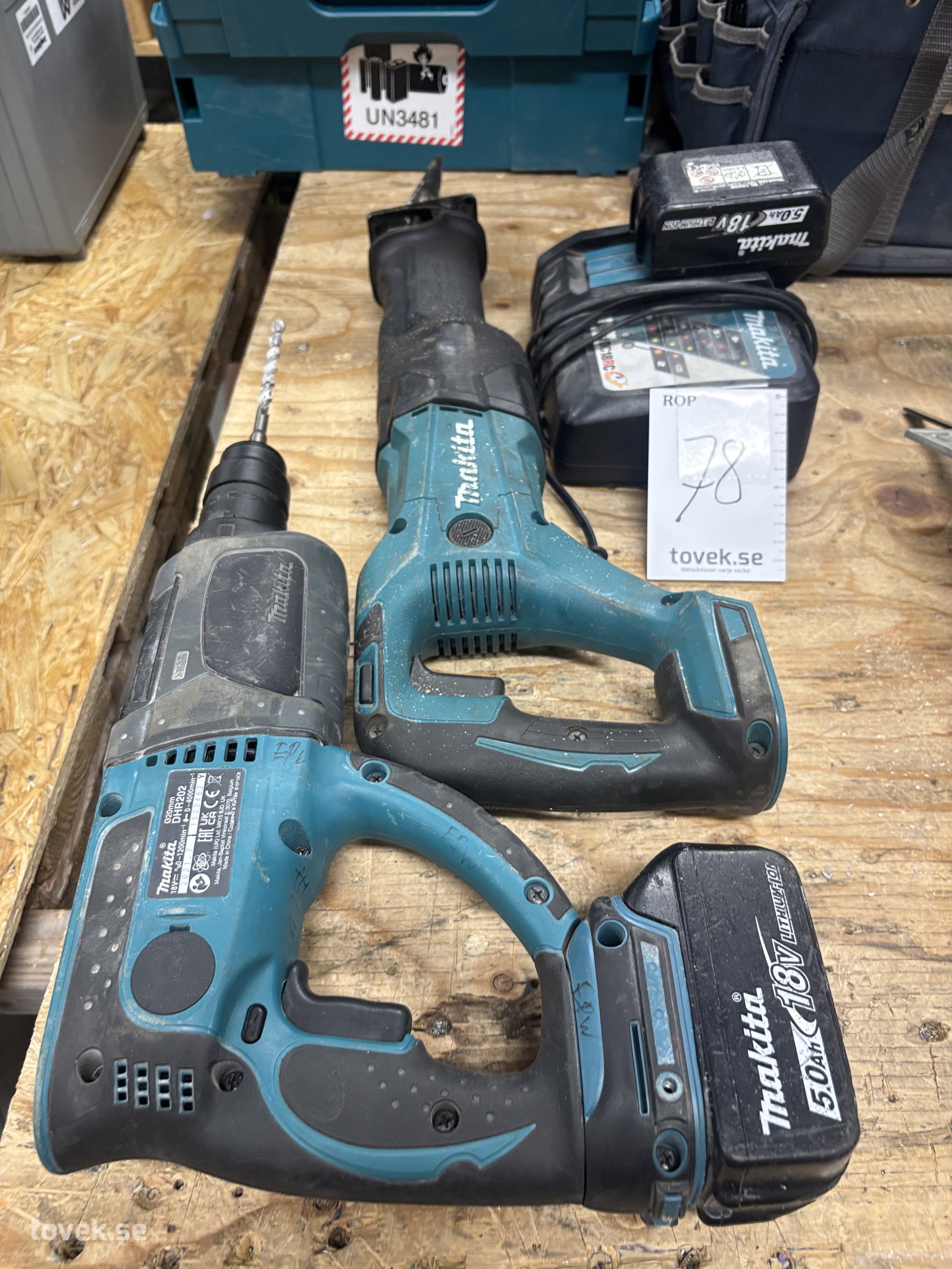 Slagborrmaskin och tigersåg Makita med 2 batteri och laddare 