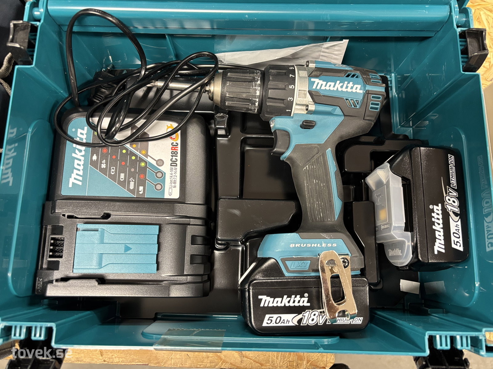 Borrmaskin Makita DDF 484 med laddare & 2 batterier