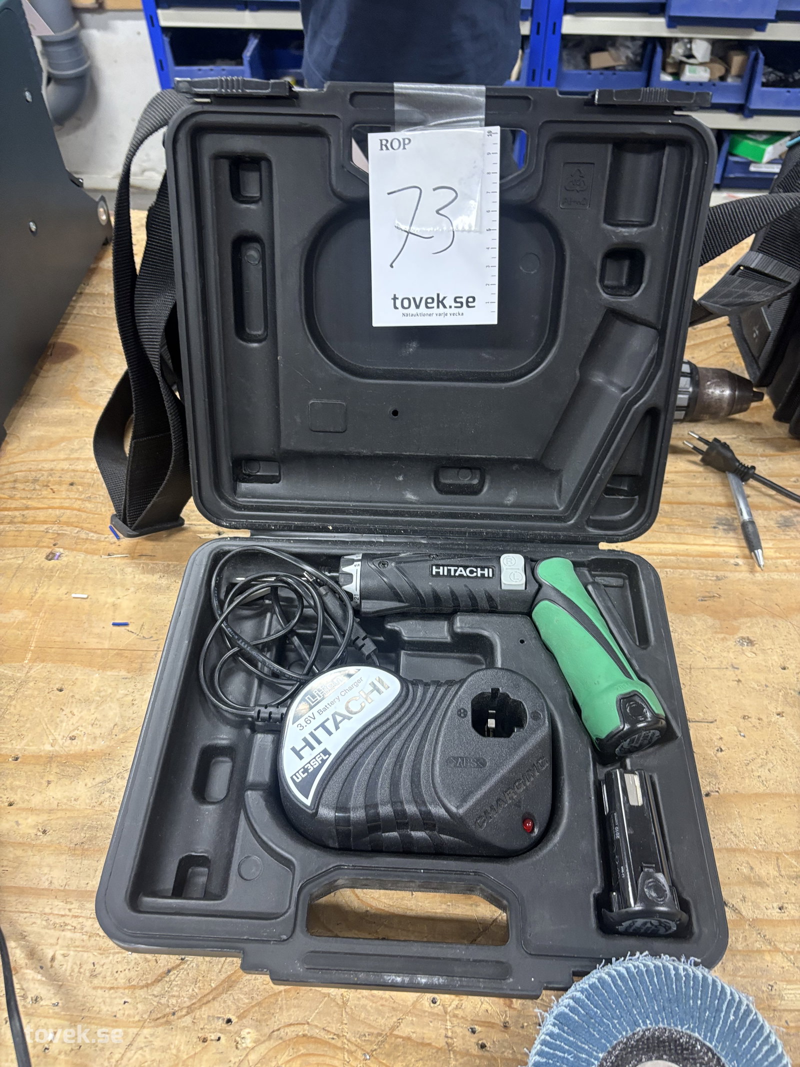 Skruvdragare Hitachi med 2 batteri och laddare 