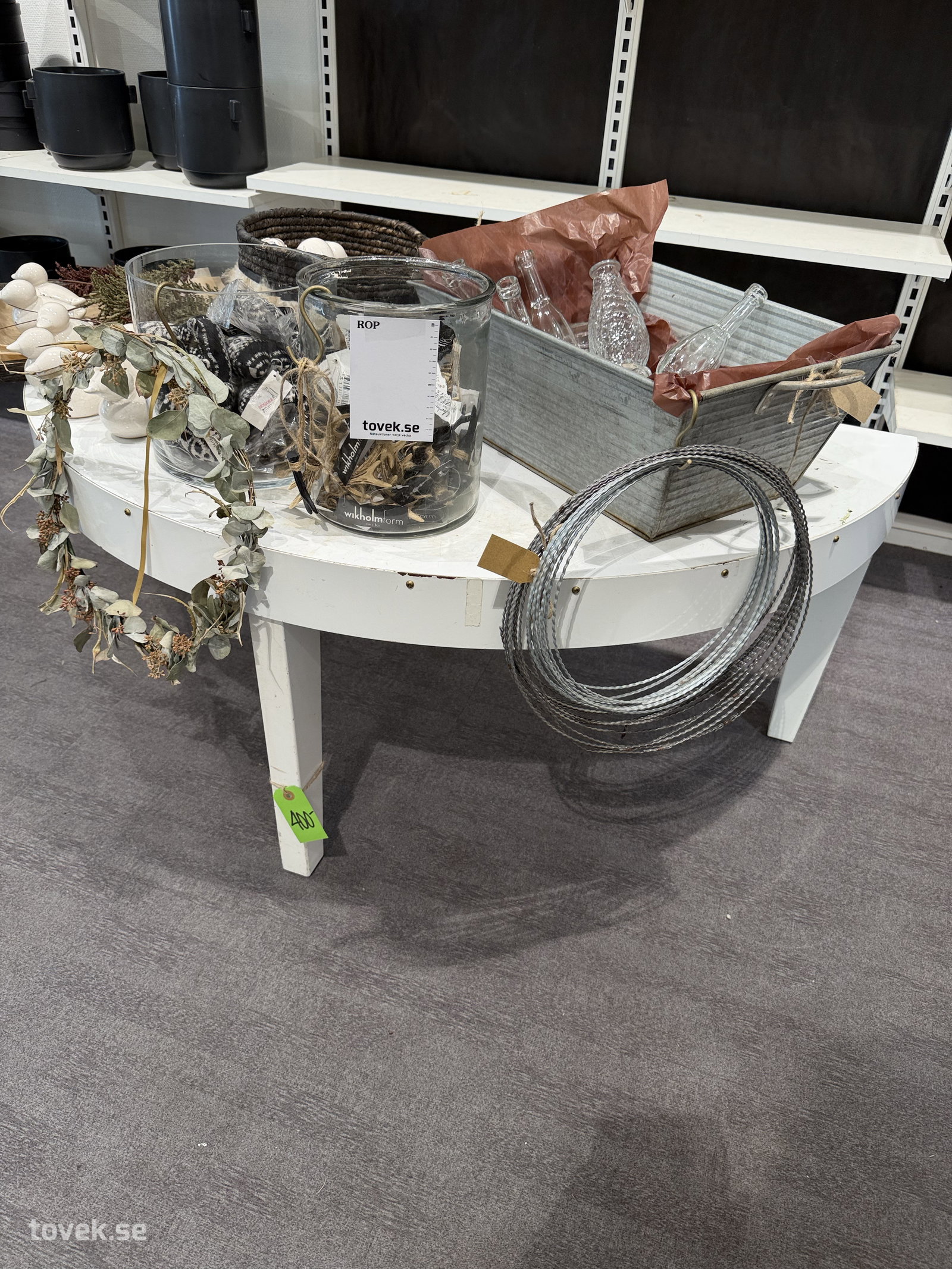 Halvmånebord, pynt
