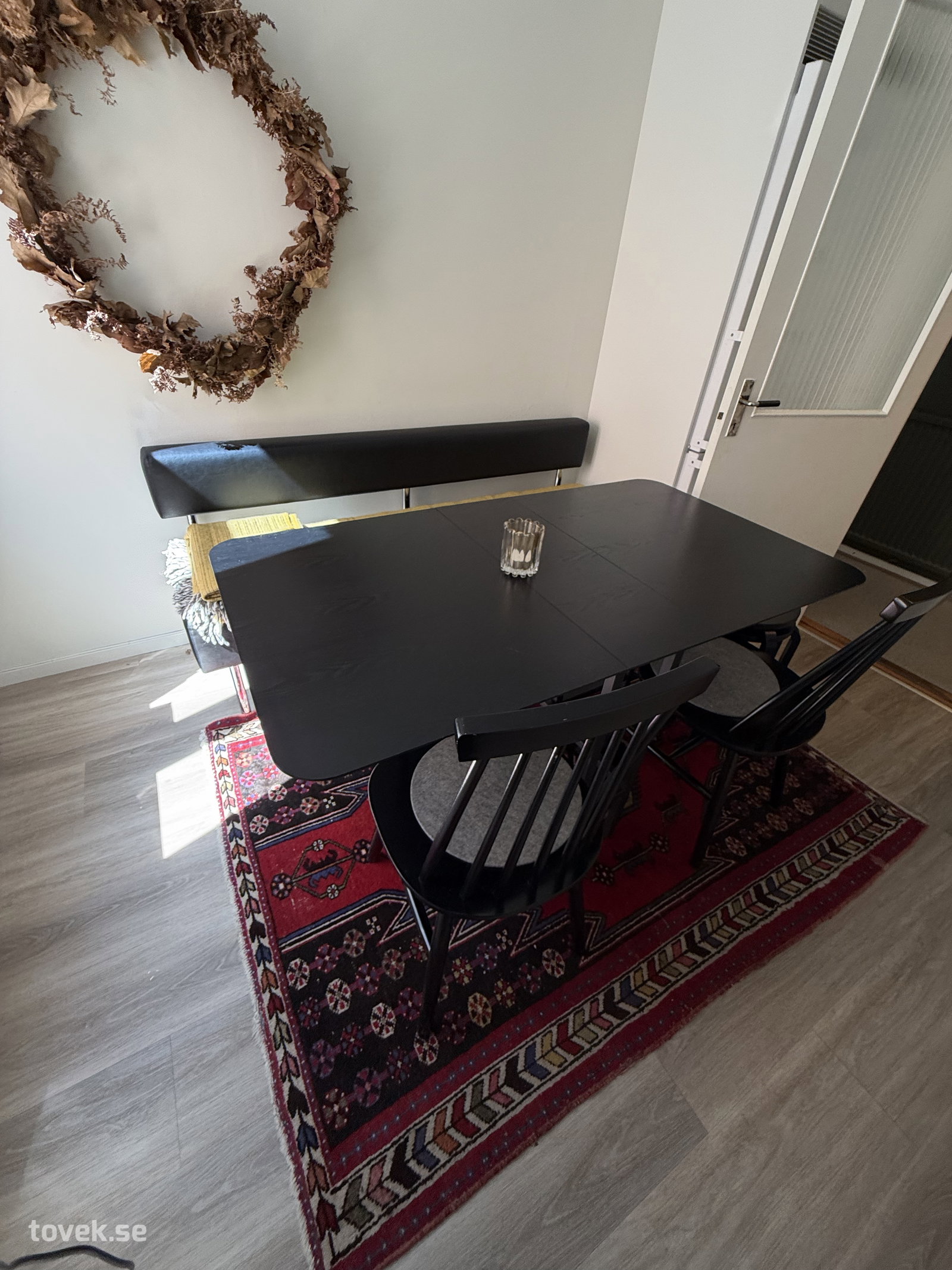 Fikarumsmöbler, micro, kaffekokare m.m. (allt medtages)