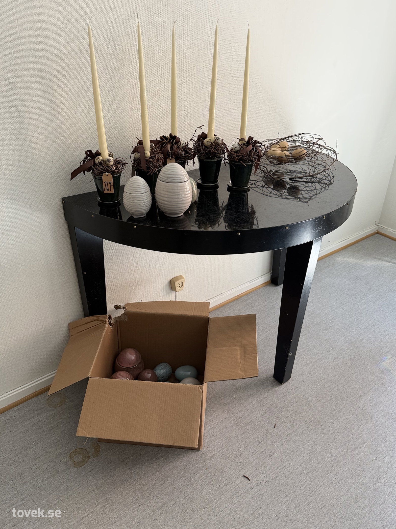Halvmånebord inkl vad som står på