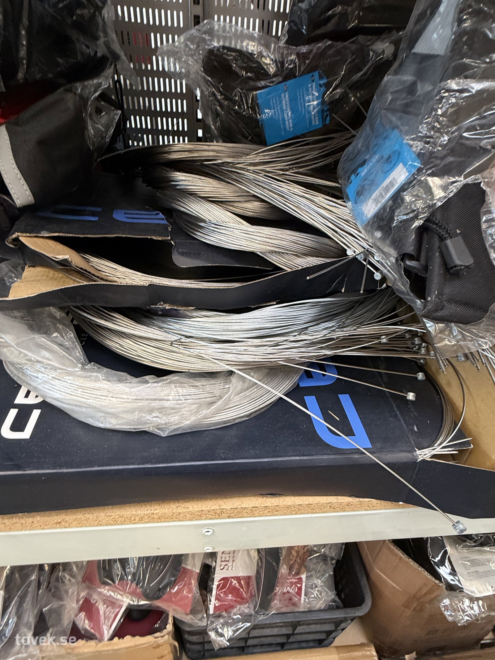 Cykelväskor, sadelskydd, sadlar, wire, inkl. plåthylla 