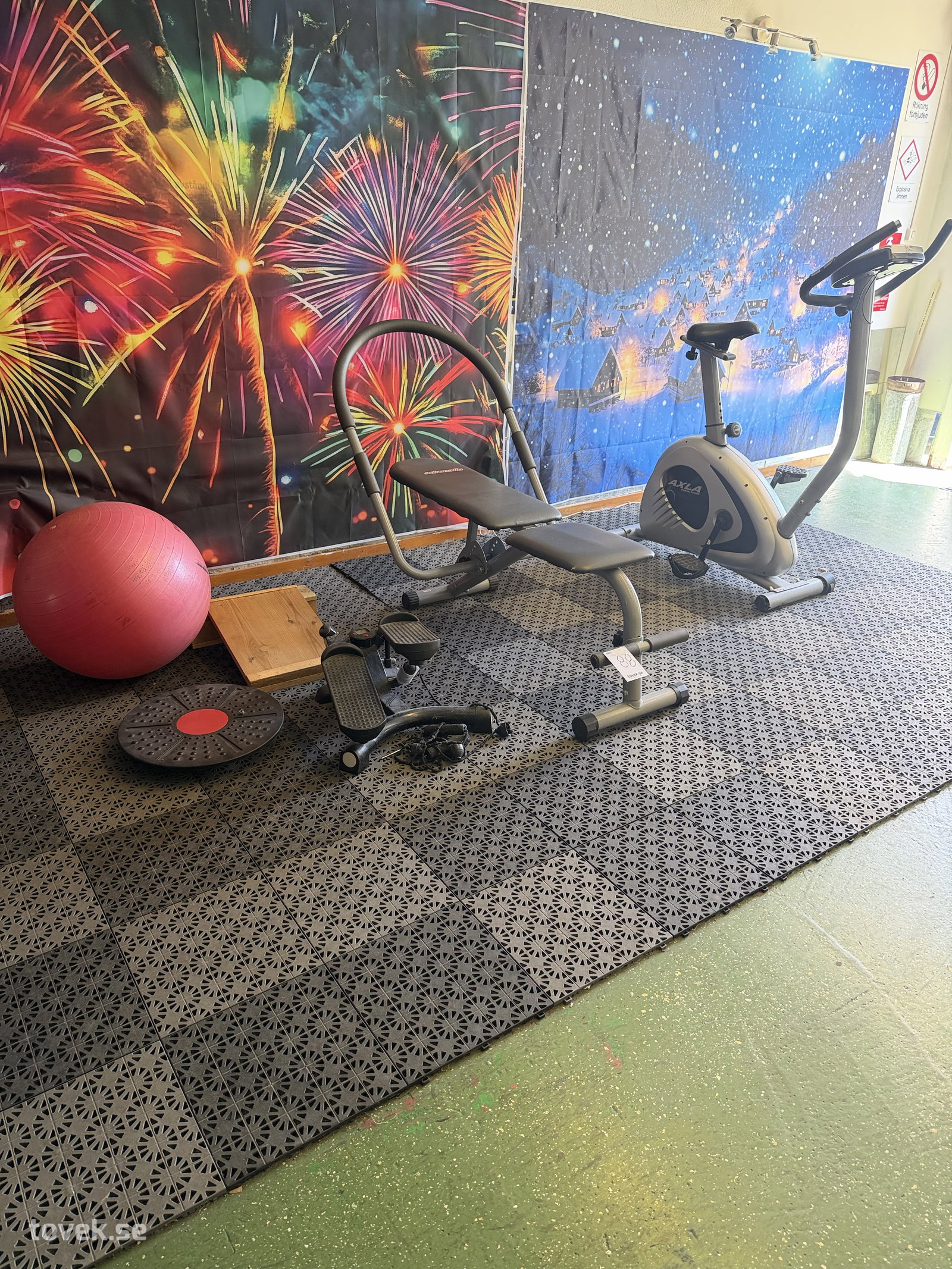 Träningsbänk, cykel, m.m.