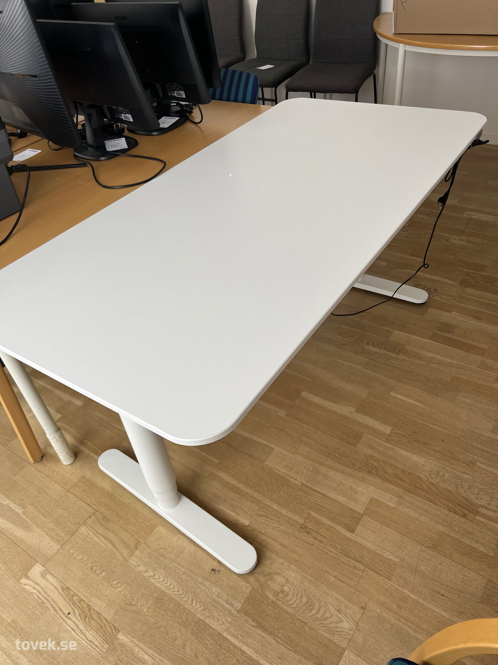 Höj- och sänkbart skrivbord