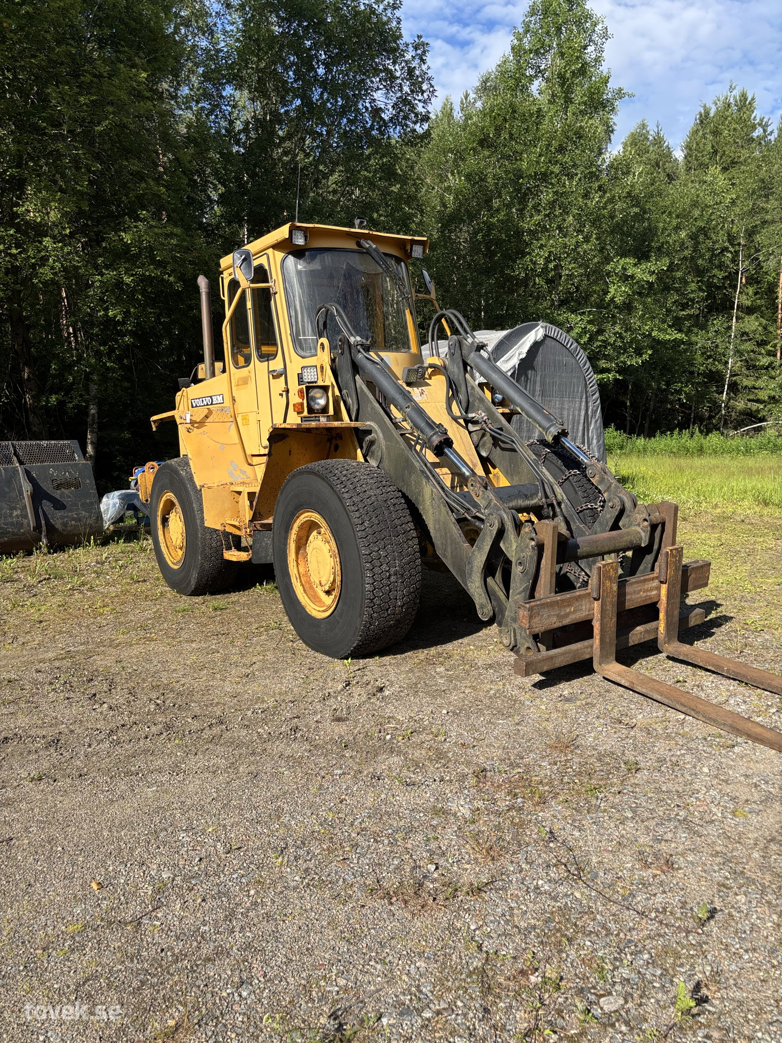 Volvo BM 4300b - Auktionsfirman förbehåller sig rätten att använda lastmaskinen på avhämtningen.