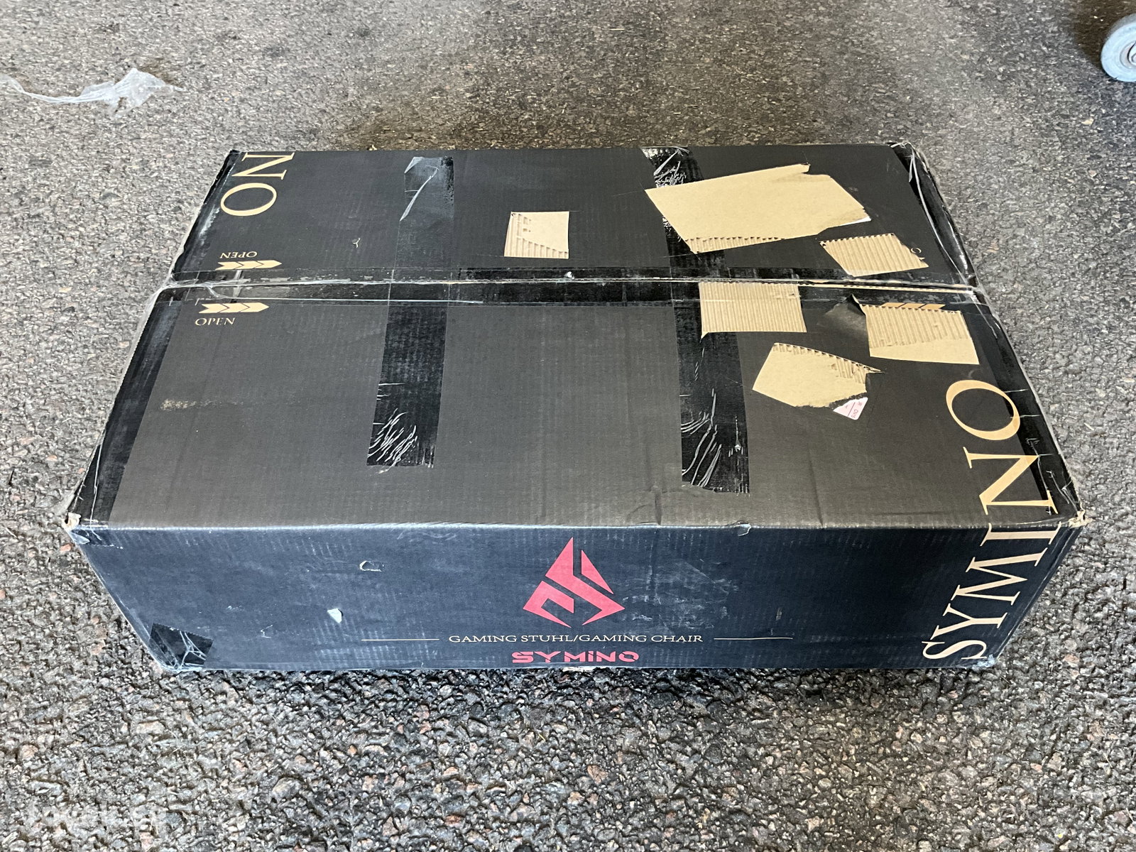 Gamingstol, skadat emballage på auktion i Ätran hos Toveks Auktioner