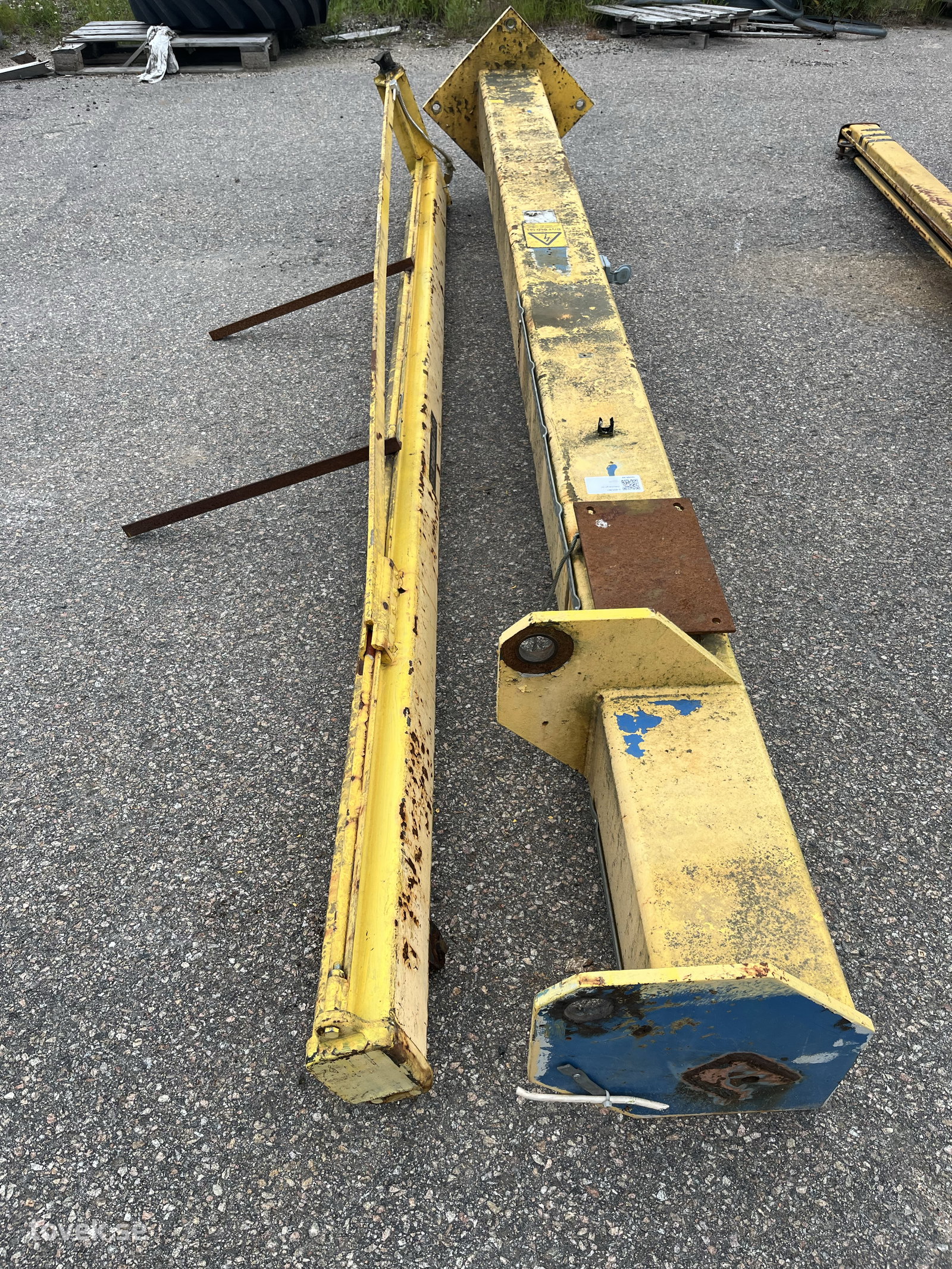 Pelarsvängkran Demag 250kg på auktion i Gnarp hos Toveks Auktioner