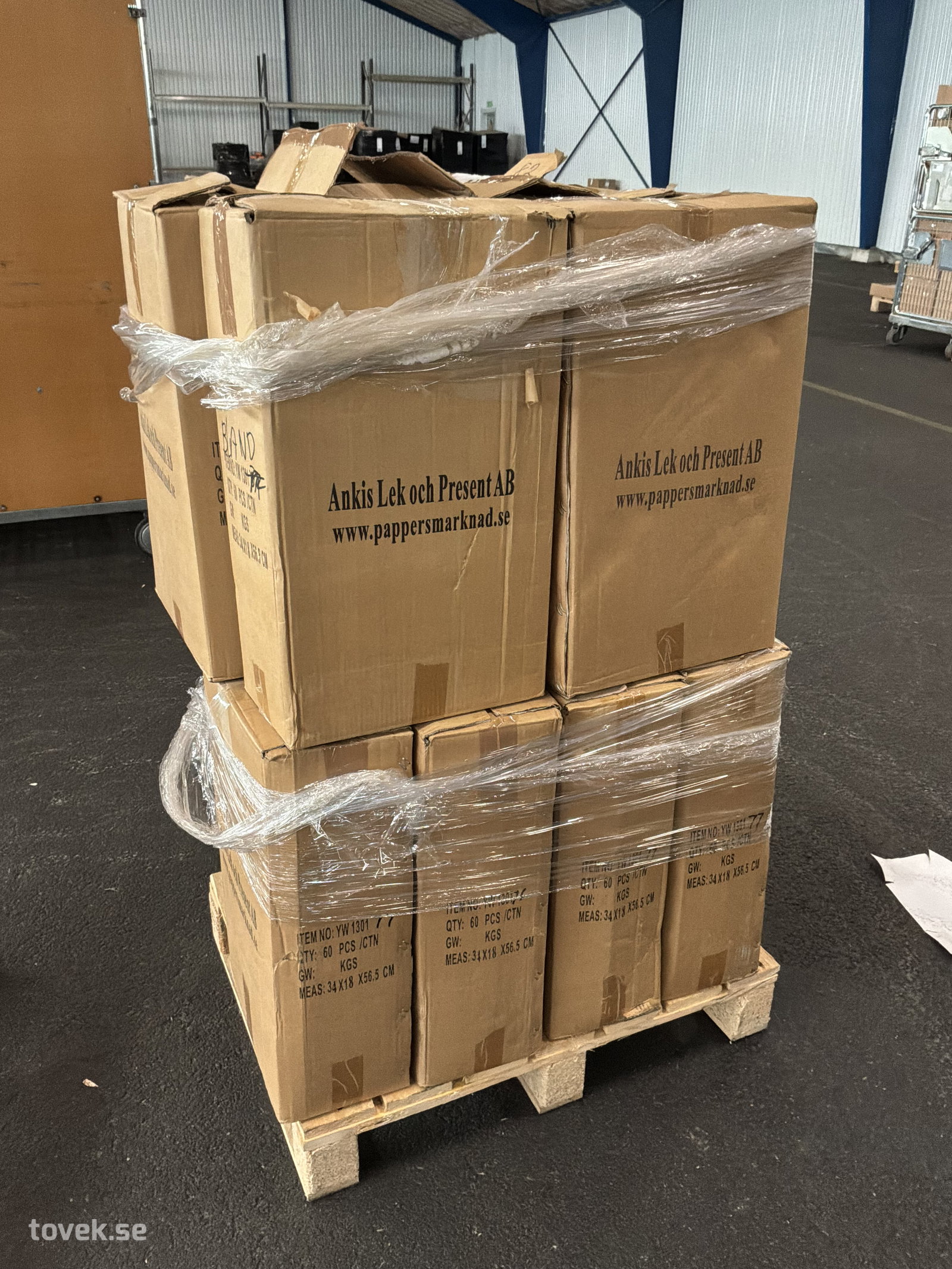 Mönstrad cellofan, olika färger, 10m, ca 600 st på auktion i Ätran hos Toveks Auktioner
