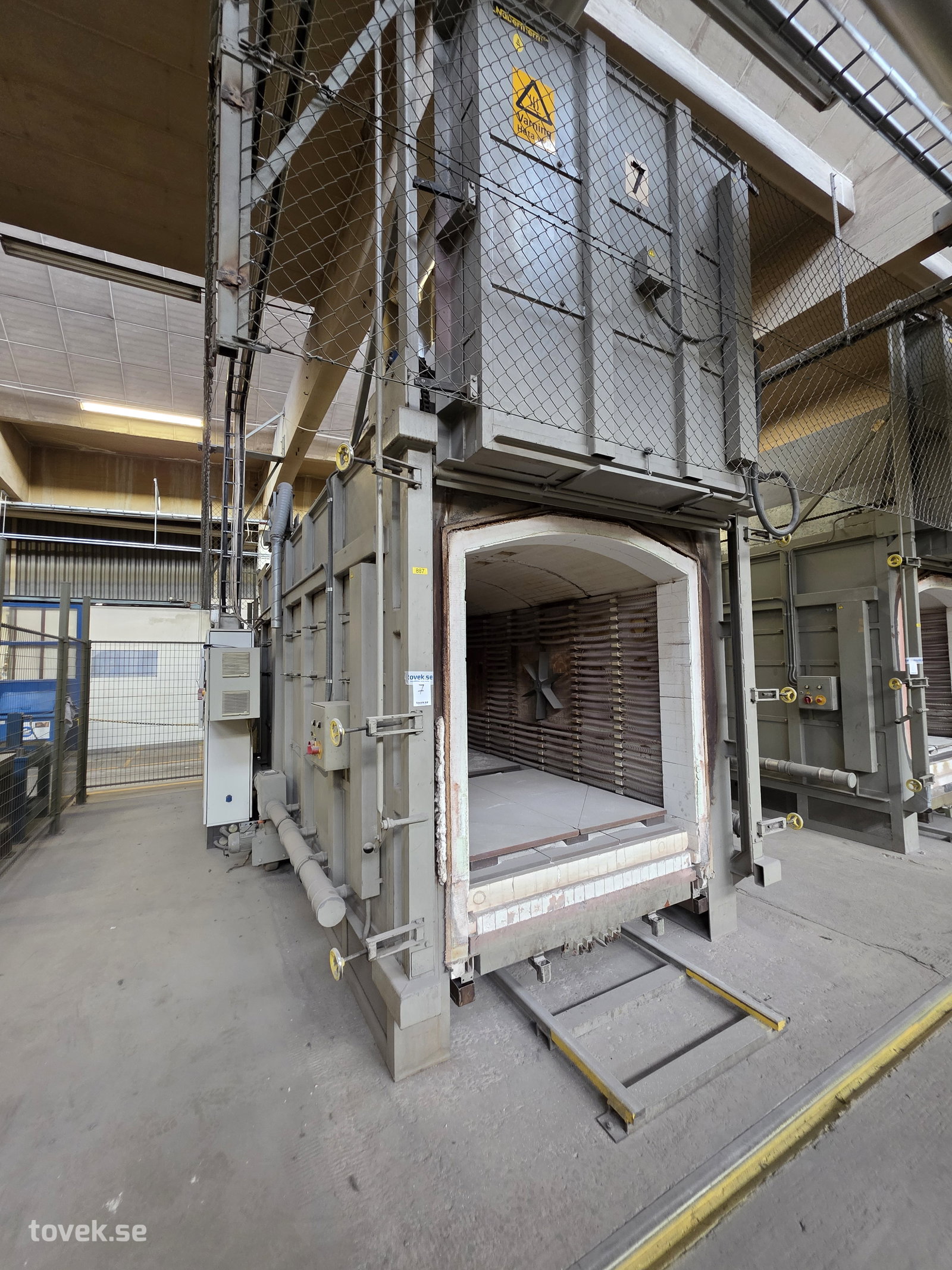 Nabertherm Industriugn W10800/HS1 MaxTemp 1340 Grader inkl Styrskåp & 4 vagn.