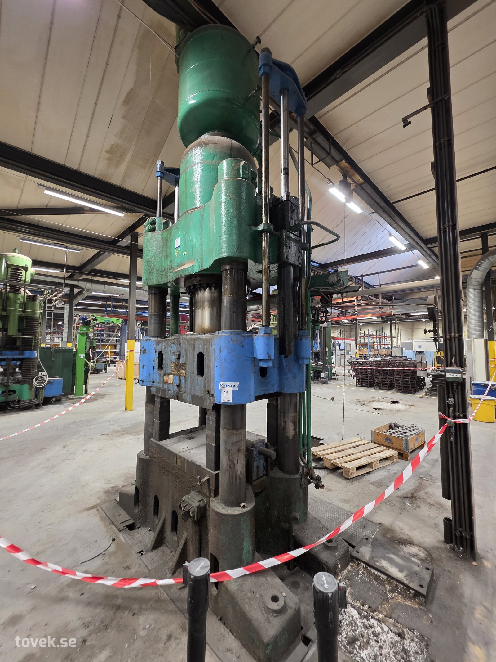 Demolding Press Presskapacitet 600 Ton - 1942