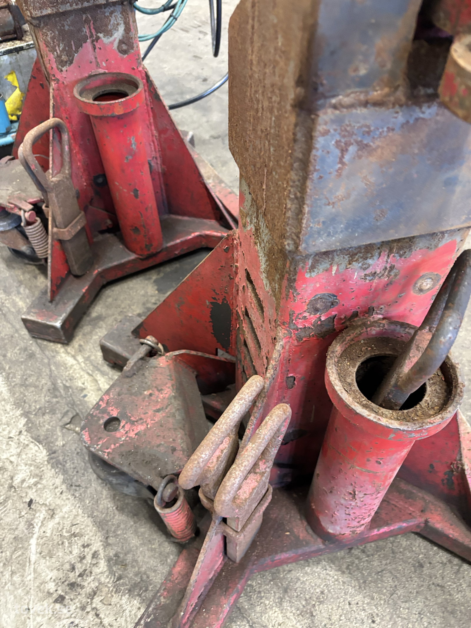 Hydrauliska pallbockar på hjul 