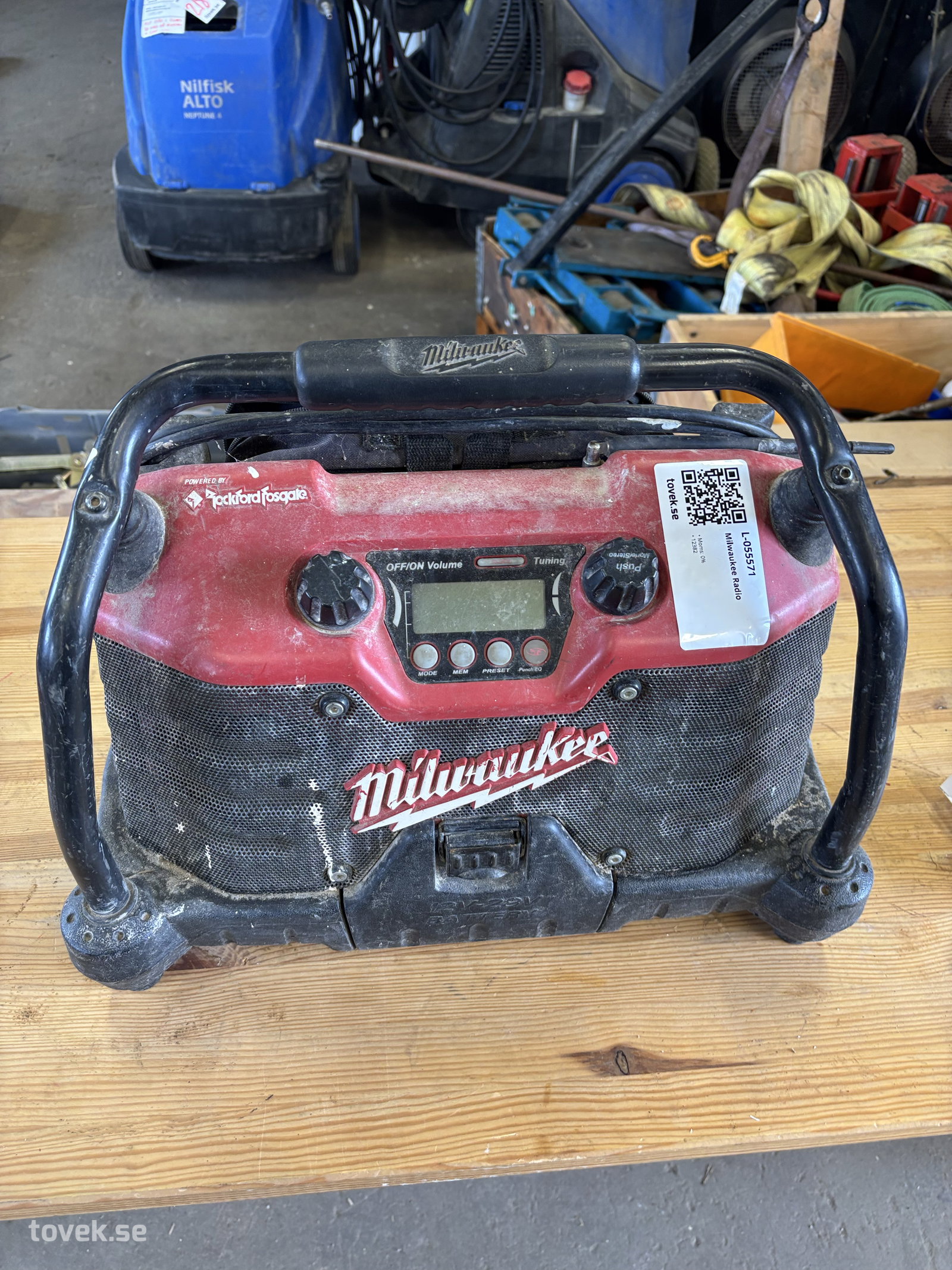 Radio Milwaukee på auktion i Gnarp hos Toveks Auktioner