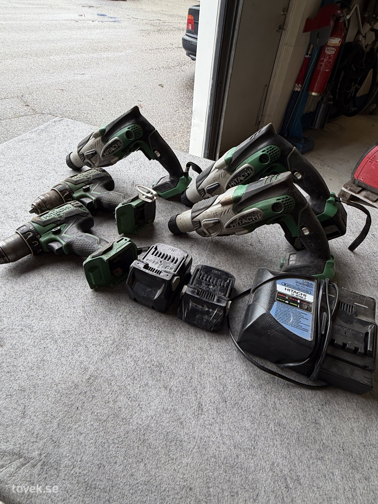 Slagborrmaskiner och borrmaskiner, laddare och 3 batterier (testade)