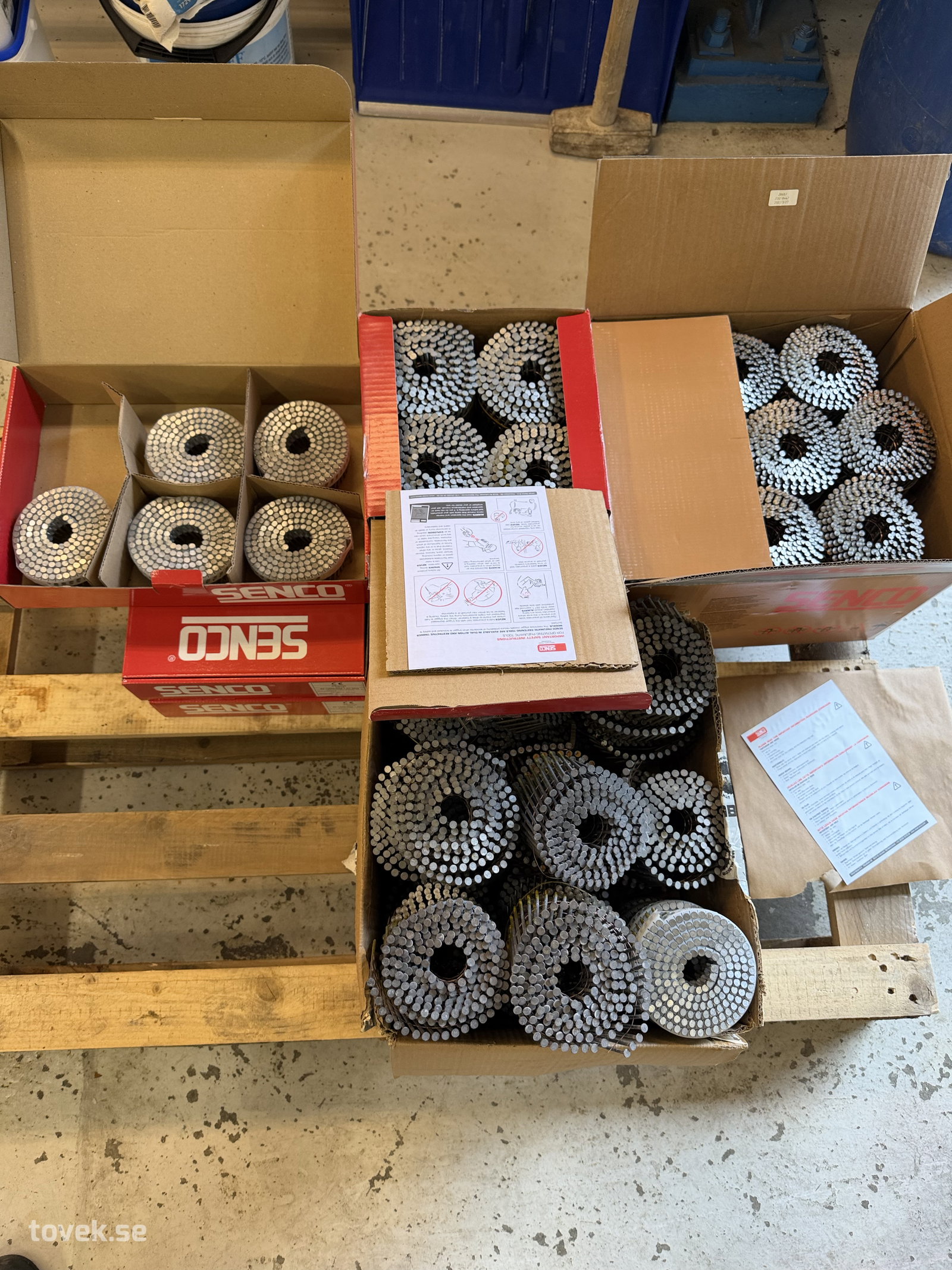 Bandad spik i mängder 