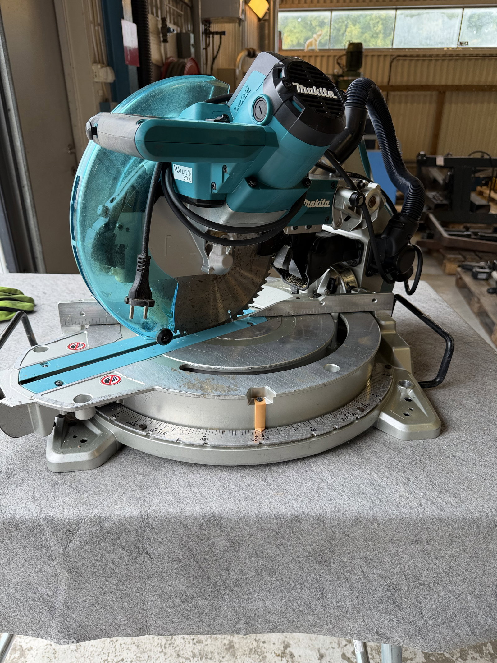 Kap- & gersåg Makita LS1019L