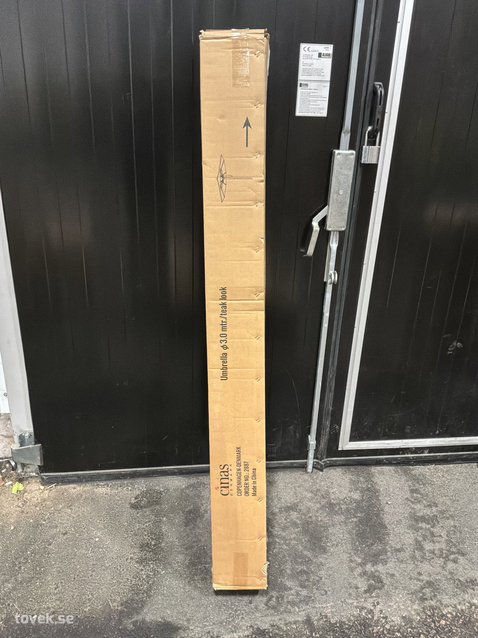 Parasoll, Cinas, Umbrella/teak look Ø 3 m på auktion i Ätran hos Toveks Auktioner