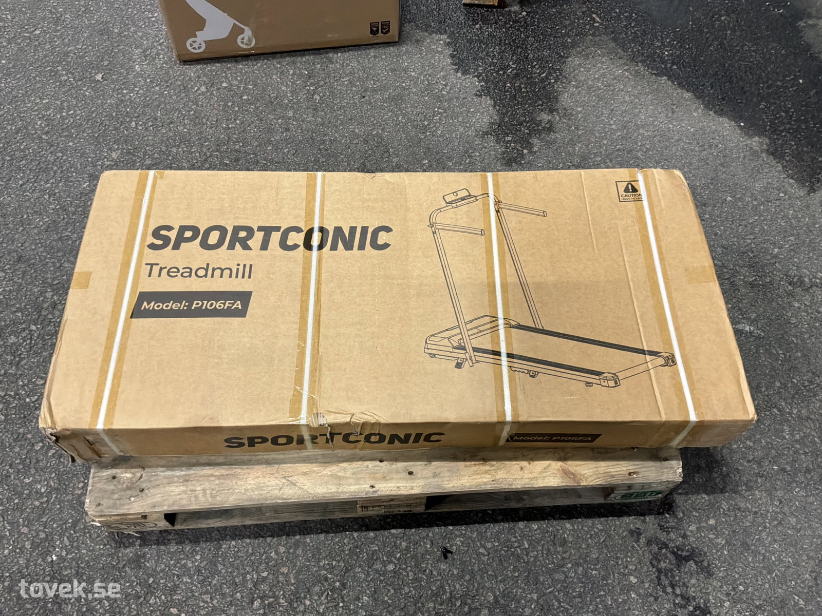 Löpband, Treadmill, P106FA, mindre skada på emballage på auktion i Ätran hos Toveks Auktioner